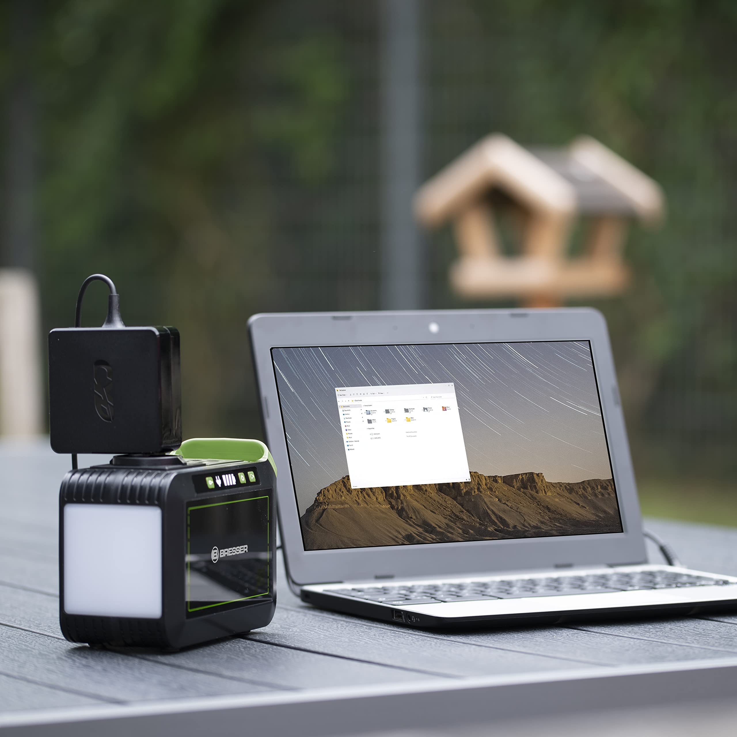Bresser Mobile Power Station 88,8 Wh, 6 Ah / 14,8 V con batteria agli ioni di litio di alta qualità, porte USB, CA e DC e grande lampada a LED | 5 uscite USB con USB C e QC 3.0, porte AC e DC, ricarica solare opzionale, luce LED con 3 livelli e modalità S