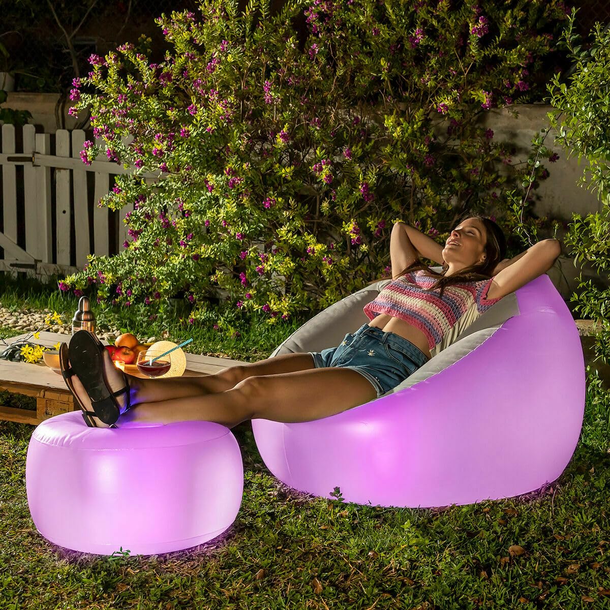 InnovaGoods® Puff Hinchable Exterior + Sillon con LED Multicolor, Resistente al Agua, Incluye Parche de reparación y Mando a Distancia, Sofa Ideal para Camping, Piscina, Interior y jardín