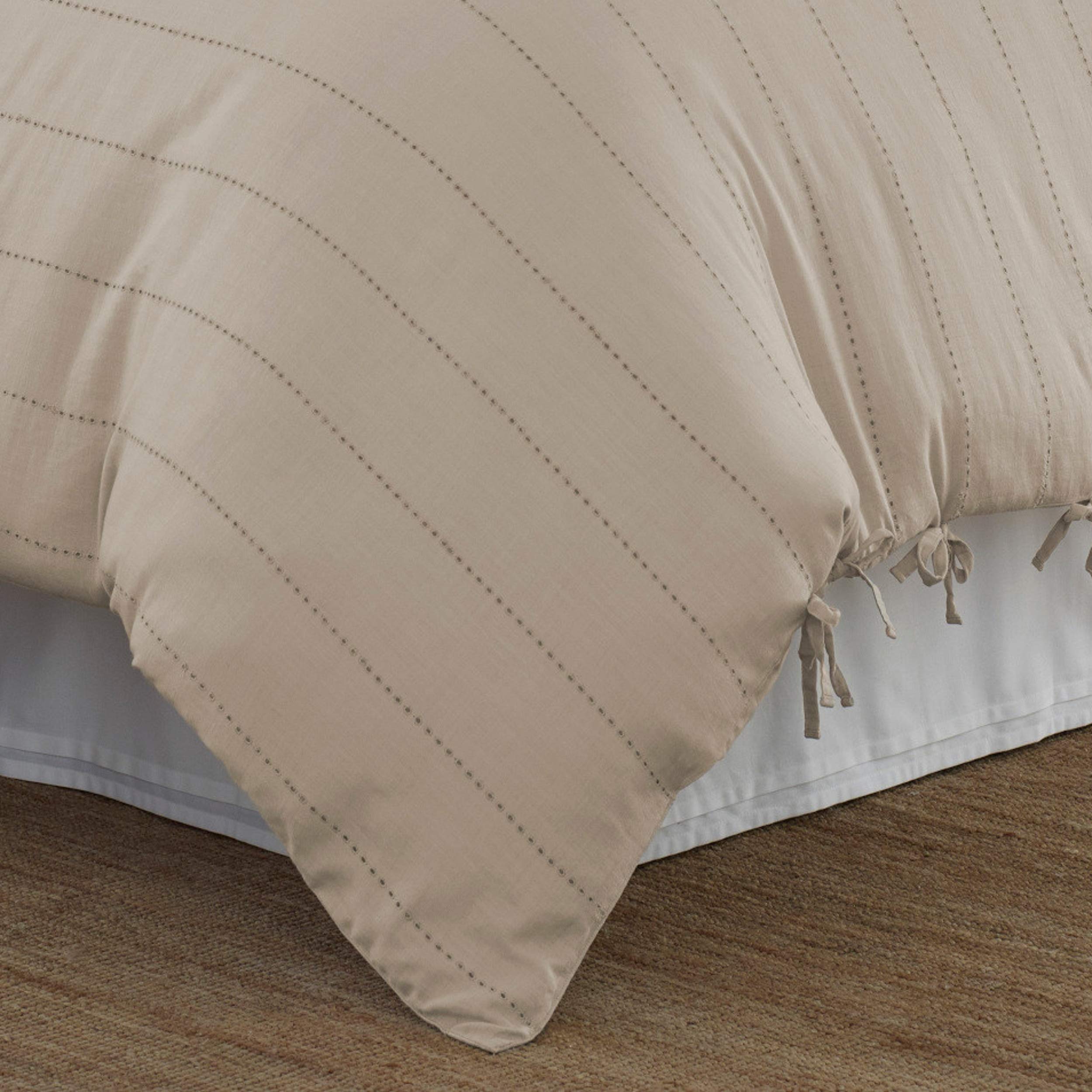 Amazon｜Laura Ashley | Landon Collection | ラグジュアリー