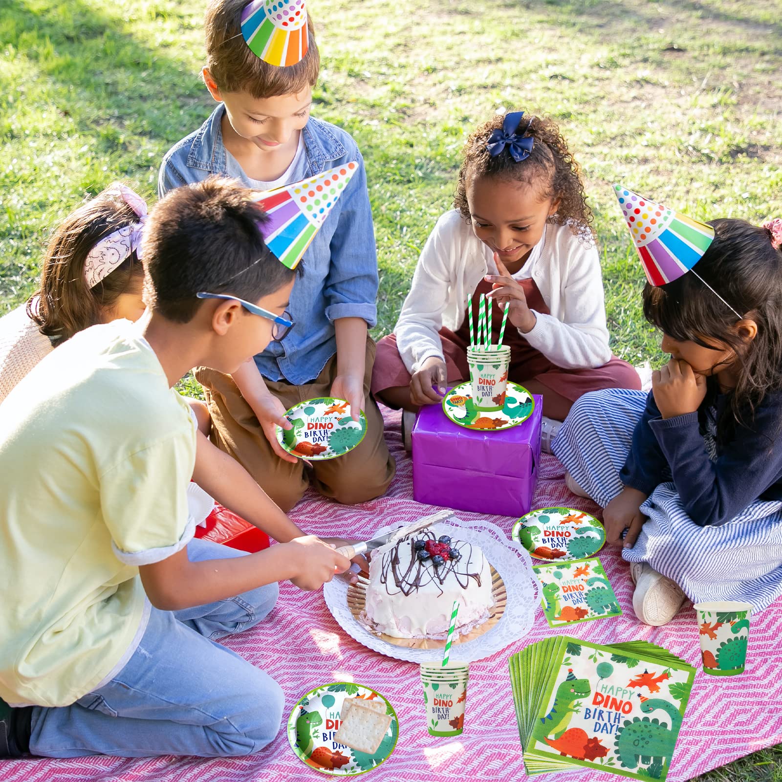 Invo Per Il Compleanno Dei Bambini. Cartoni Animati Dinosauri E Floreale Piatta Illustrazione Carta Dino Flaconi Piatti Di Fiore Image183923698