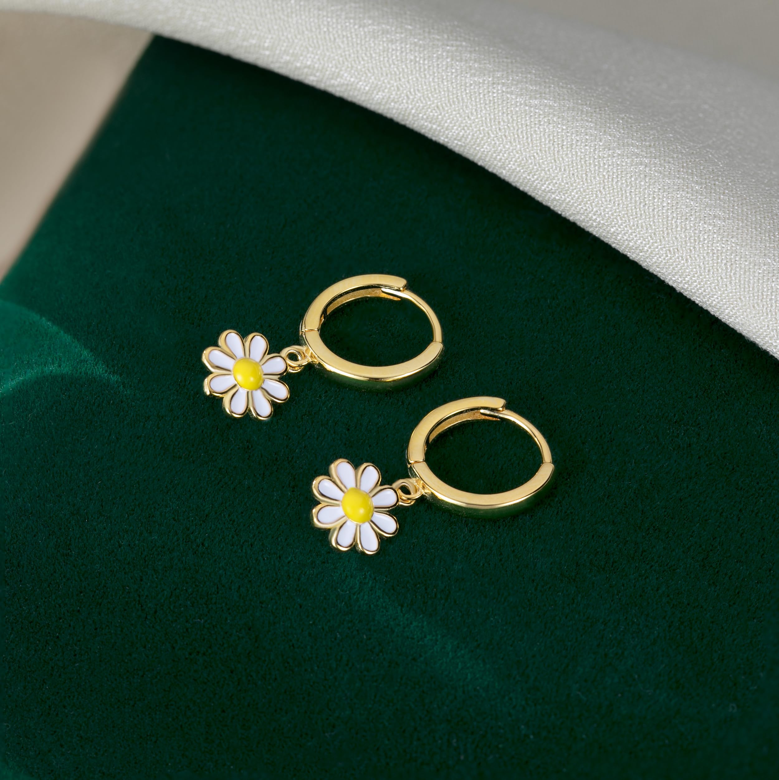 SLUYNZ Orecchini a cerchio in argento sterling 925, con margherita, con fiore, per donne, adolescenti, piccole margherite