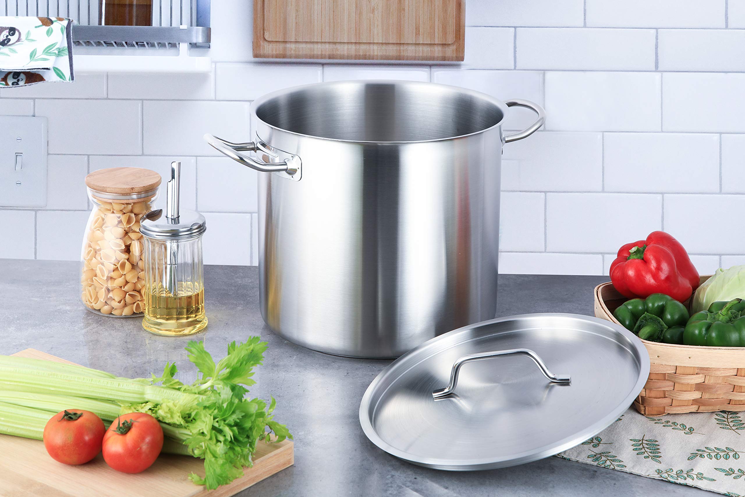 Amazon Basics Marmite avec couvercle Acier inoxydable avec revêtement aluminium 9.5 litres, Argenté