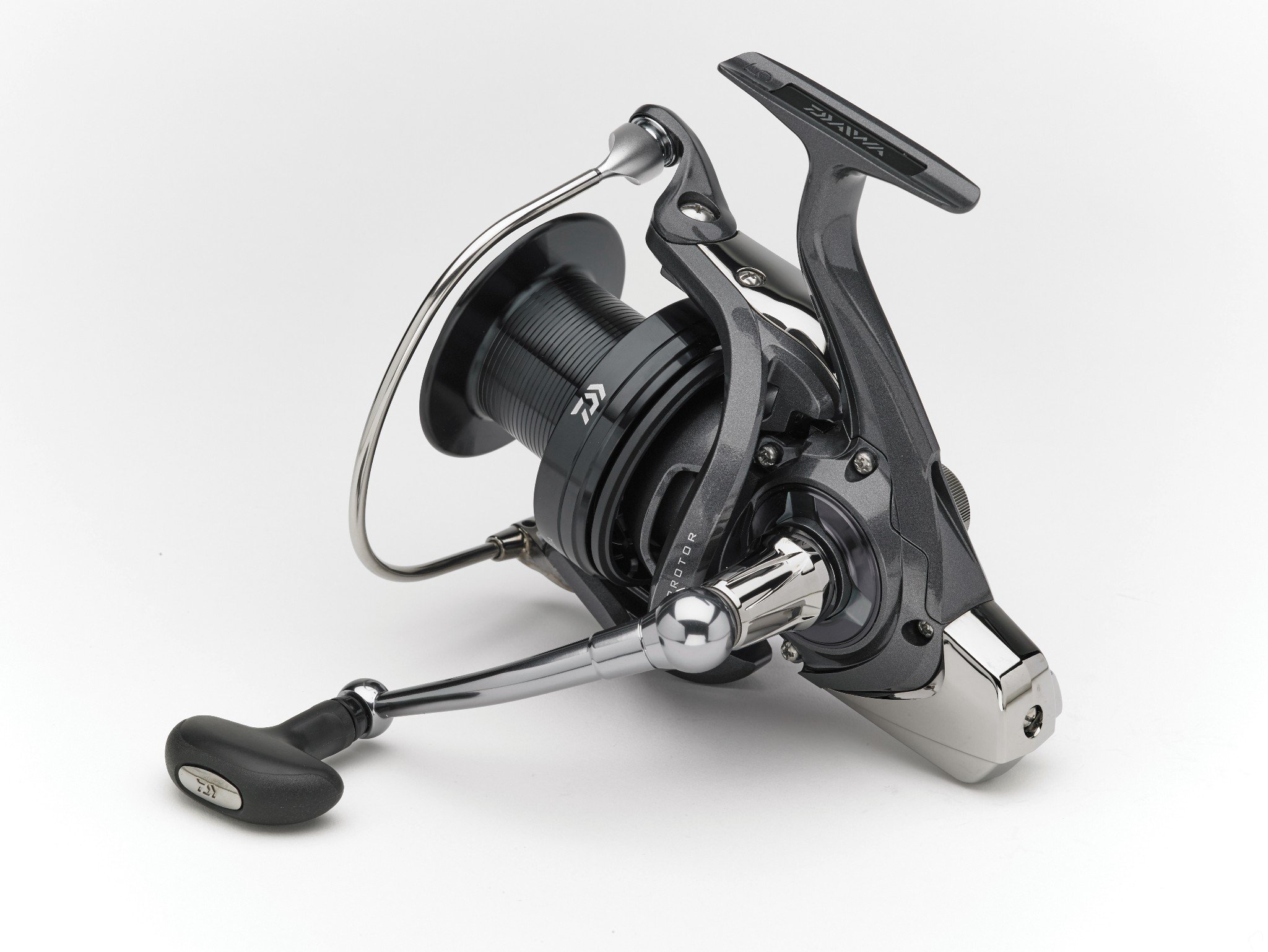 Daiwa Emblem QDA Graphite Body Reel Sports & Outdoors
