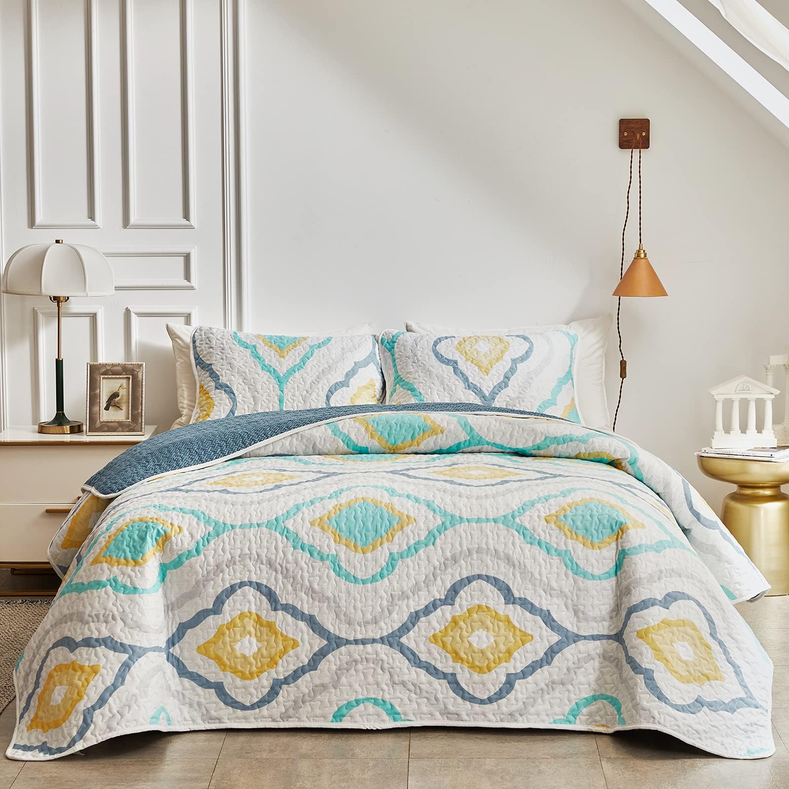 UOZZI BEDDING 3 Piece Reversible Quilt Set Colorful Wave Queen Full Size 88x88 Soft Microfiber Lightweight Coverlet Bedspread Summer Comforter Set Bed Cover for All Season (1 Quilt+ 2 Shams)