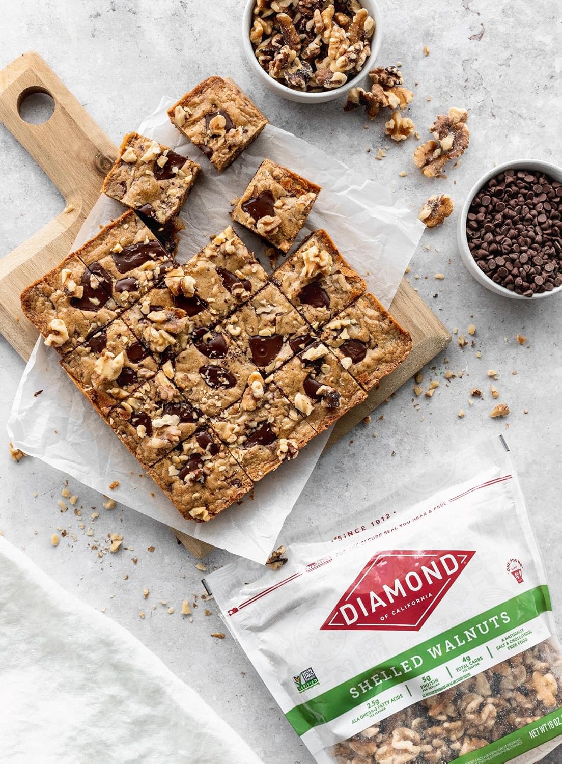 Diamond of California Shelled Walnut Halves and Pieces, Pre-Shelled Raw Walnuts for Baking, Snacking and Salads, 6 lbs. Total / 32 oz. Each (3 Pack)