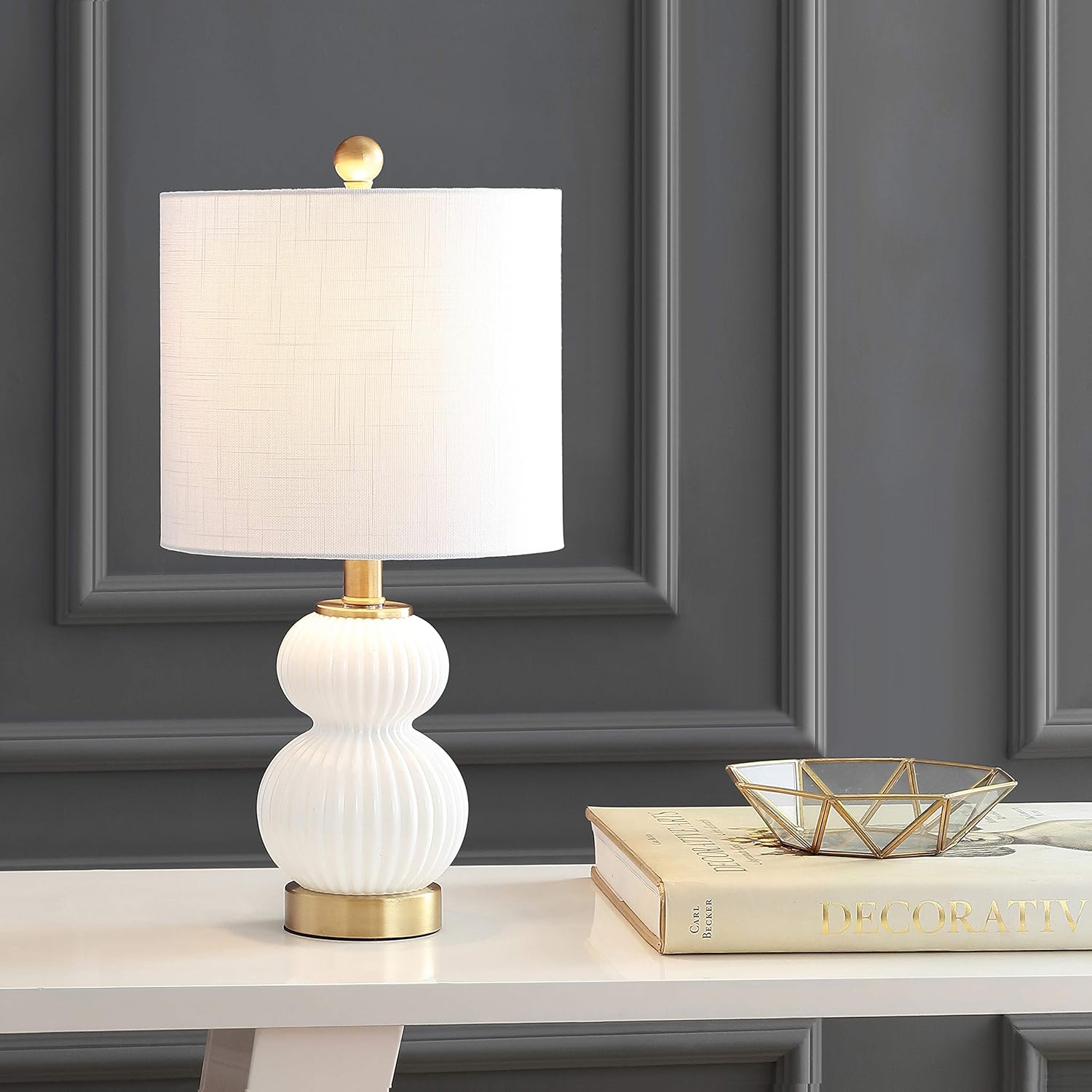 JONATHAN Y 20" White/Brass Gold Ribbed Gourd Glass Table Lamp, Modern Bedside Lamp for Bedroom Living Room, White Linen Drum Shade, LED Bulb Included JYL1099A