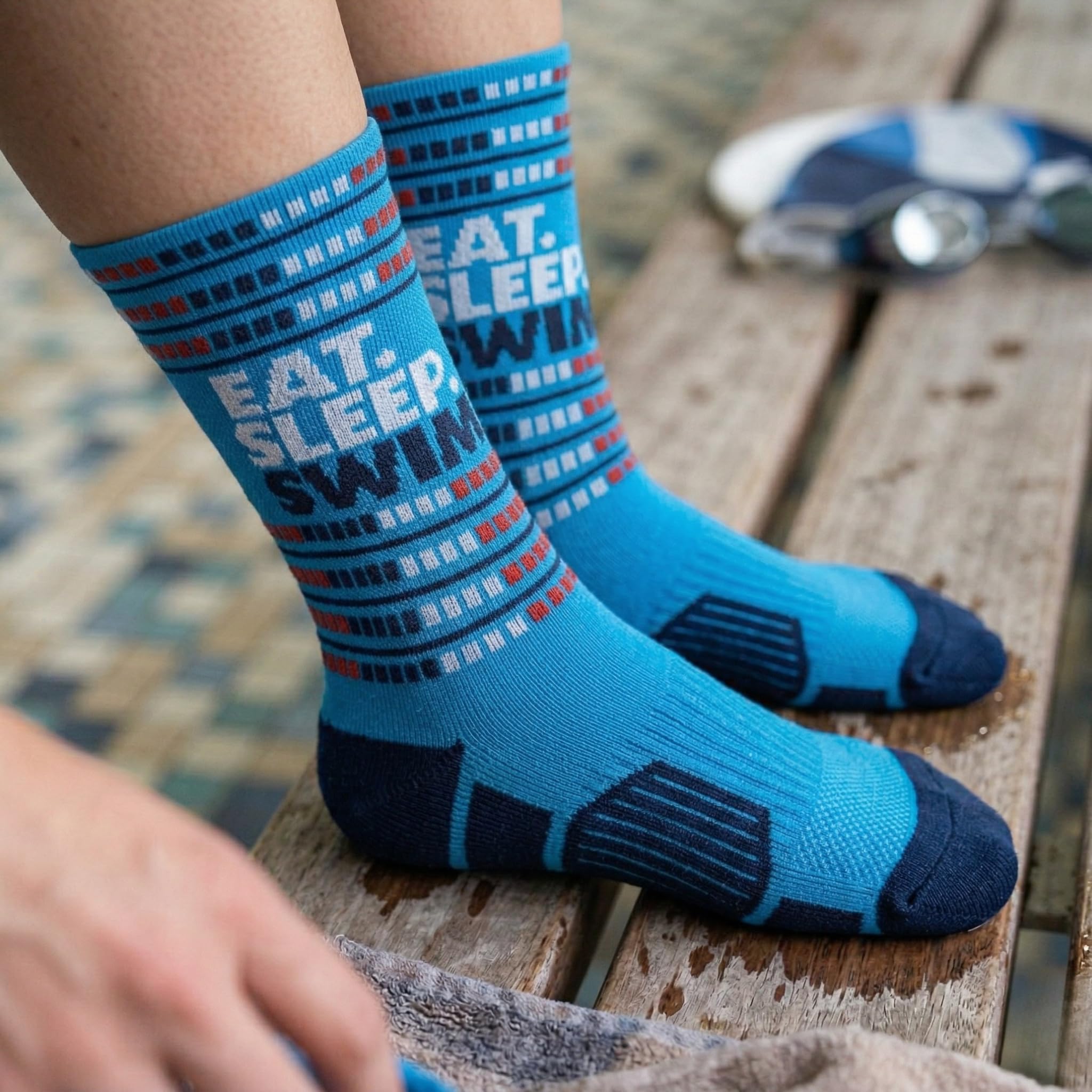 ChalkTalkSPORTS Schwimmsocken – gepolsterte Mitte der Wade – Jugendliche und Erwachsene, Eat Sleep Swim, Large