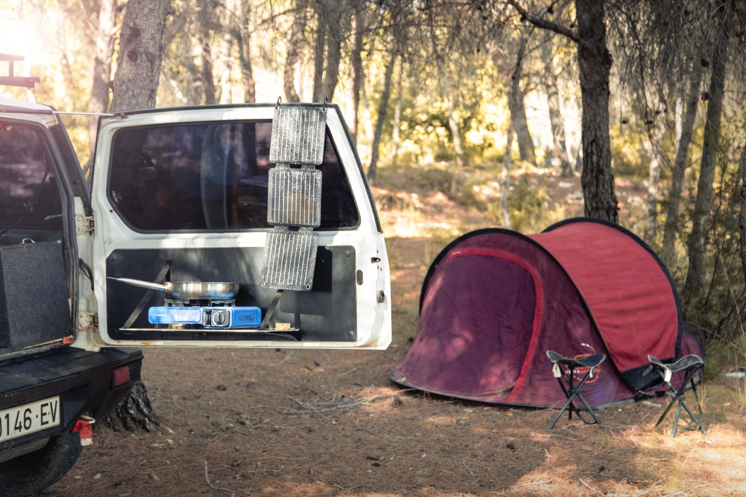 Innovate Panel Cargador Solar Portátil 21W 5V 3 Amp. Máx. con Conexión USB Tipo C-A. Placa Solar Plegable e Impermeable. Perfecto para Acampadas, Trekking, Senderismo, Playa, Montaña…