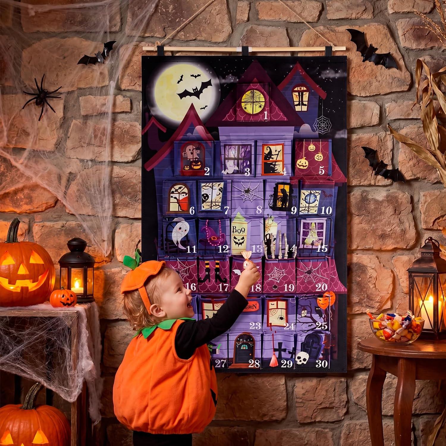 HOWAF Halloween Advent Calendar Haunted House Wall Hanging, 30 Days Countdown to Halloween Fabric Calendar with 30 Pockets, Spooky Castle Design Halloween Countdown Decor for Gifts Filling