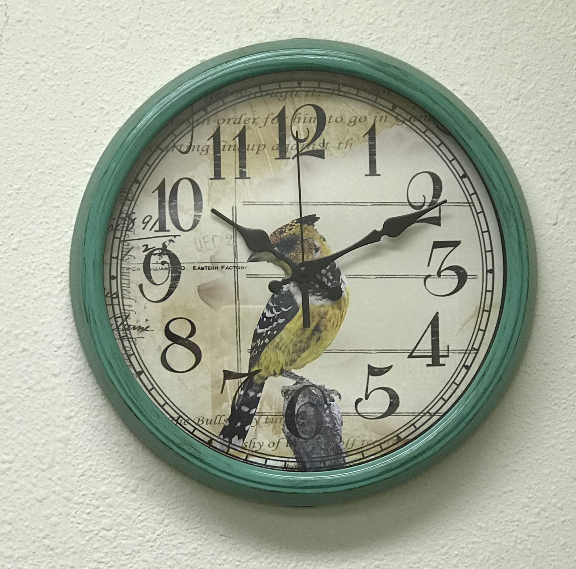 Horloge murale multicolore Creative Motion au design artistique épuré