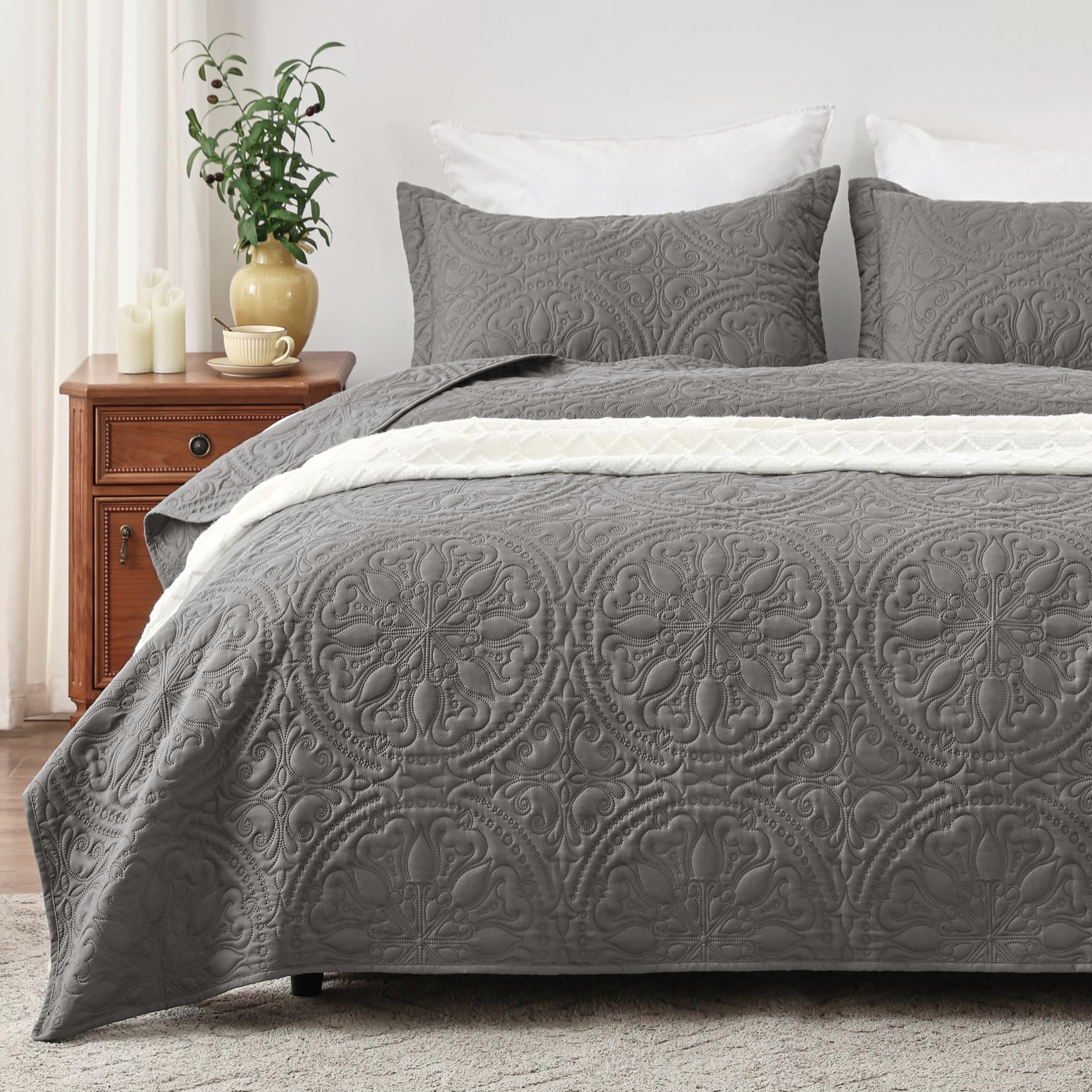 EXQ Home Quilt Set Full Queen Size Grey 3 Piece,Lightweight Soft Coverlet Mandala Flower Pattern Bedspread Set for All Season(1 Quilt,2 Pillow Shams)