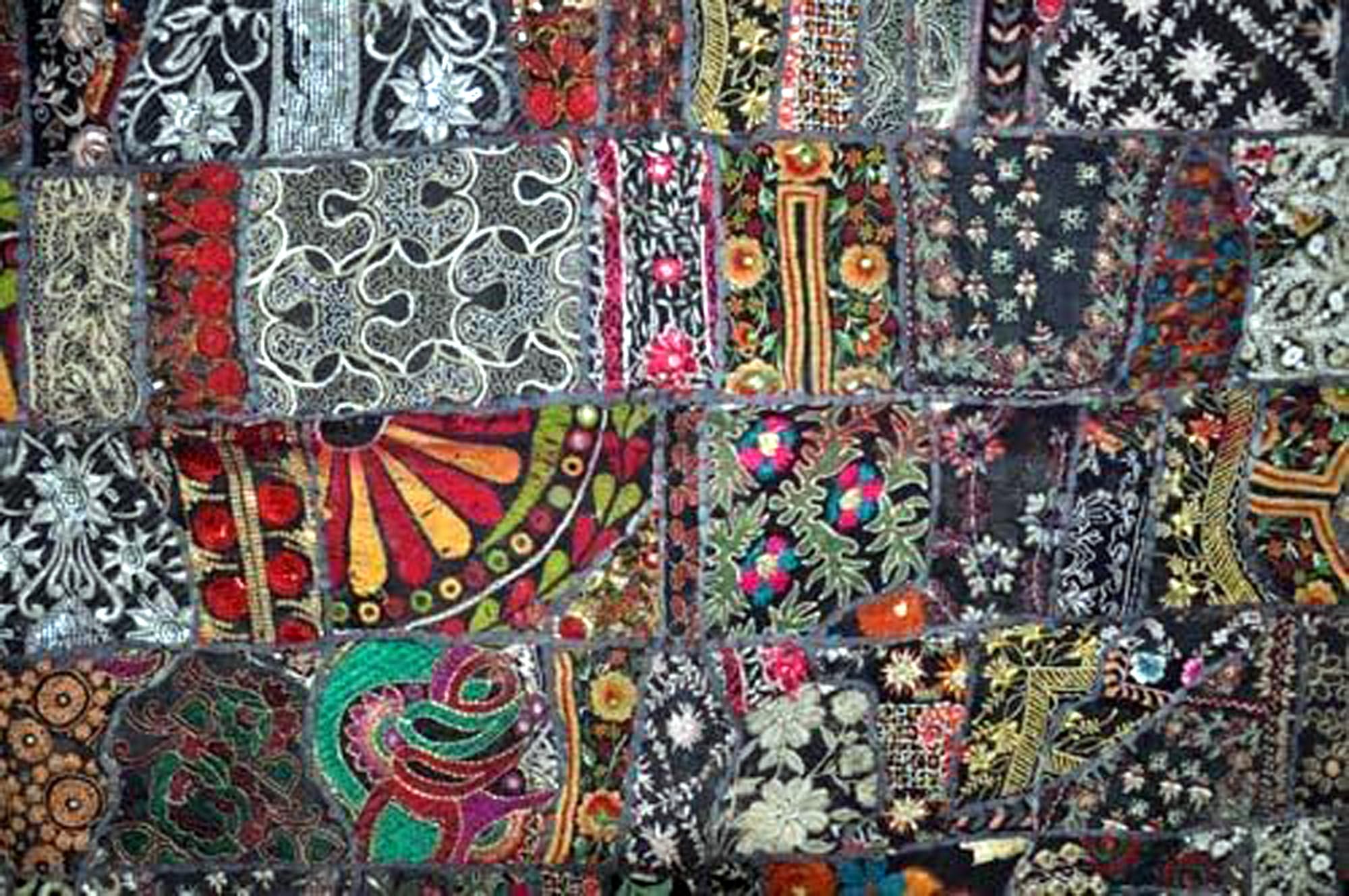 Marusthali Arazzo indiano ricamato a mano, stile patchwork, stile vintage, da appendere alla parete, stile vecchio sari (nero, 101 x 152 cm