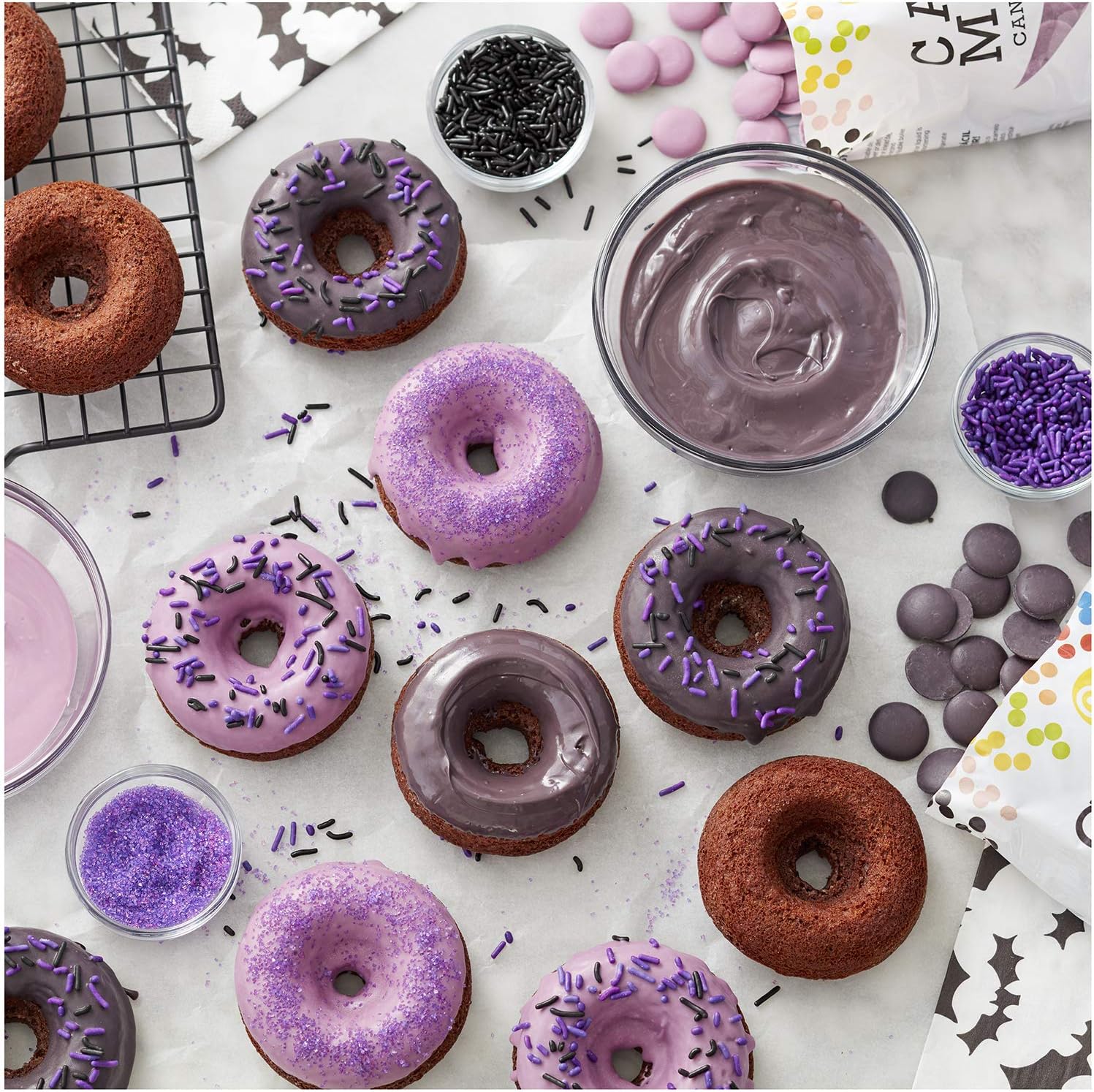 Wilton Purple and Black Candy Bark Set, 5-Piece (Packaging May Vary)