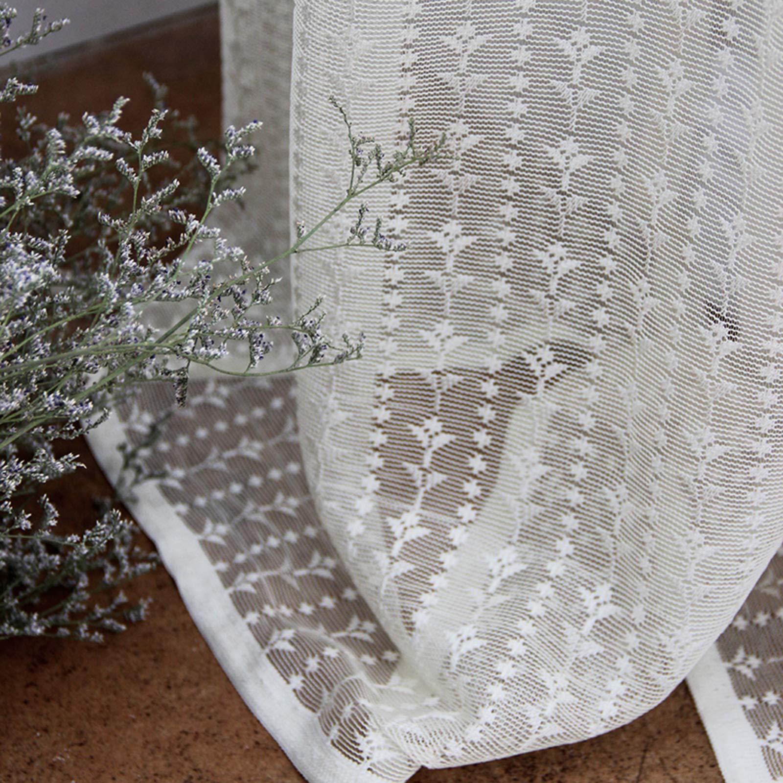 Filtrage de la lumière rideaux transparents contre le vis-à-vis voilage blanc brodé