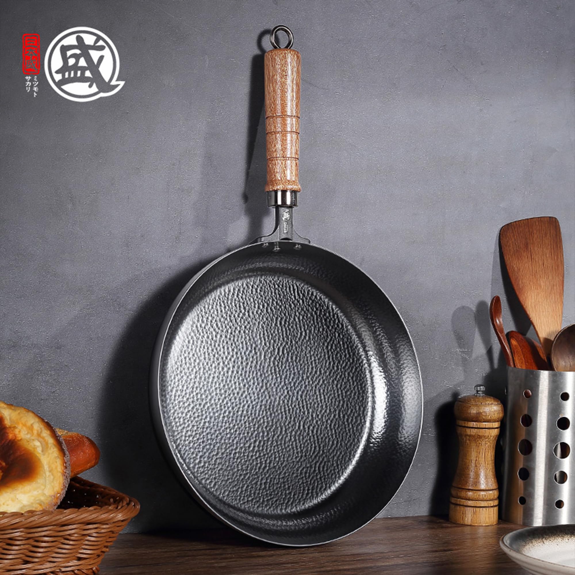 MITSUMOTO SAKARI Padella Antiaderente 30 cm,Padella in Ghisa Battuta a Mano | Senza Rivestimento Sintetico, Adatta a Fornelli a Gas e Induzione, Manico in Ebano