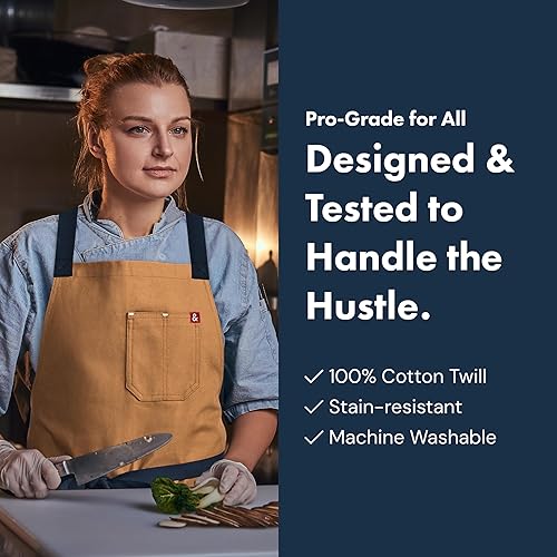 Miniatura 3 de hedley & bennett Delantal Crossback  Delantal de chef con bolsillos  100% sarga de algodón, 8 onzas  Azul medianoche