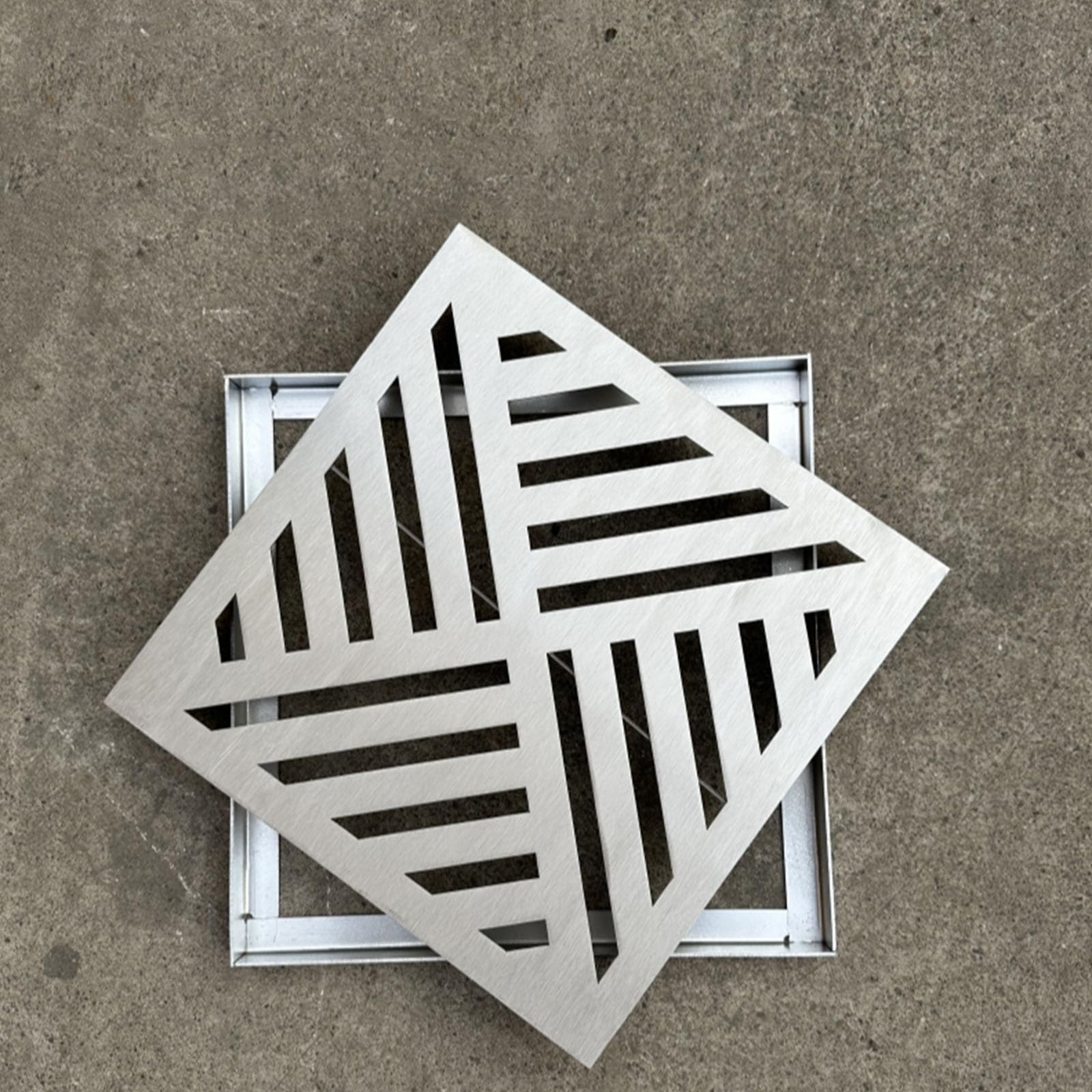 Arqueta 60x60 con Tapa, Rejilla Desague Jardin, Drenaje de Rejillas Densa, Adecuada para Aceras, Patios, Centros Comerciales(20x20x3cm/8x8x1.2in)