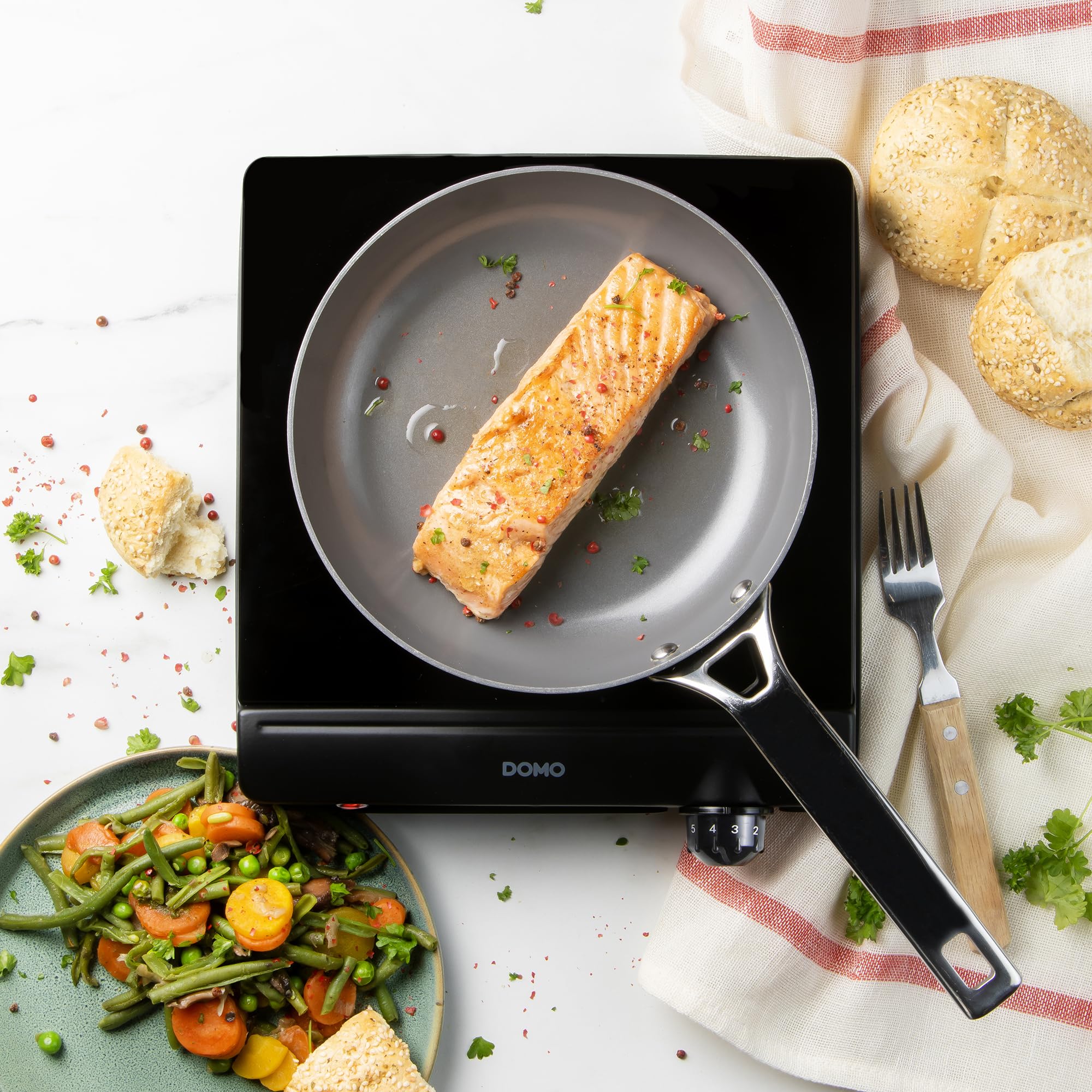 DOMO DO30111KP Plaque de cuisson en céramique - ECO - 1 feu - Ø18 cm - Technologie infrarouge pour une cuisson rapide et efficace - Thermostat réglable avec 6 niveaux - Noir