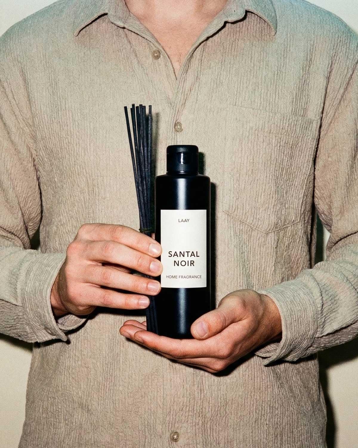 LAAY Santal Noir - Difusor de aroma de sándalo, con 5 varillas de ratán, 200 ml, aroma de larga duración para salón, hotel y spa