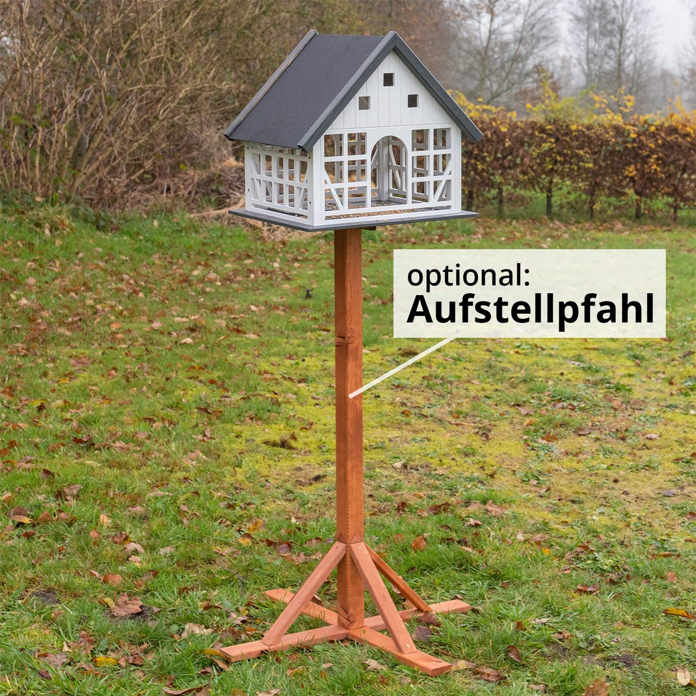 VOSS.garden Vogelhaus Belau weiß Fachwerk mit Metalldach Fachwerkstil mit Bodenluke Vogelfutterhaus Vogel Futterhaus Vögel ohne Ständer Garten Futterstation Vogelfutterstation
