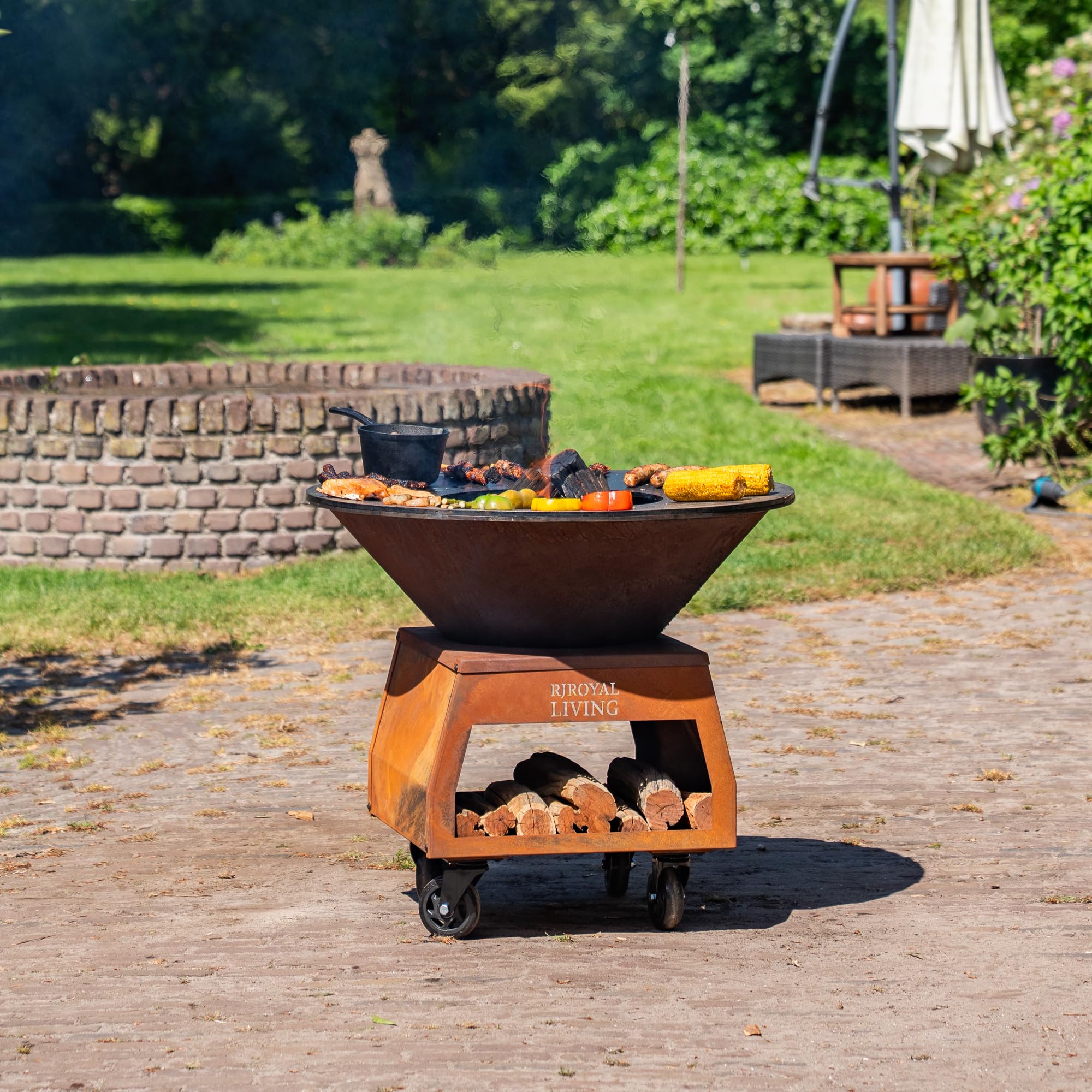 BBQ Plancha Grill Brasero, Braciere Rotondo, Acciaio Corten, 80x80x68cm, Con piastra di cottura, Con Ruote e Contenitore Legna, 53KG
