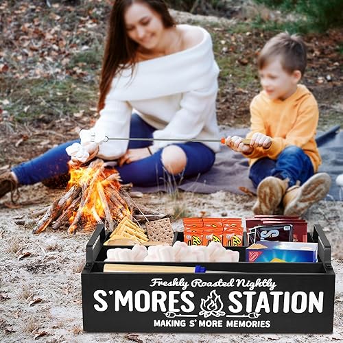 Miniatura 2 de S'Mores Station con 4 palitos de asado de malvavisco, soporte de barra S'mores con asas, organizador de accesorios S'mores, caja para hacer