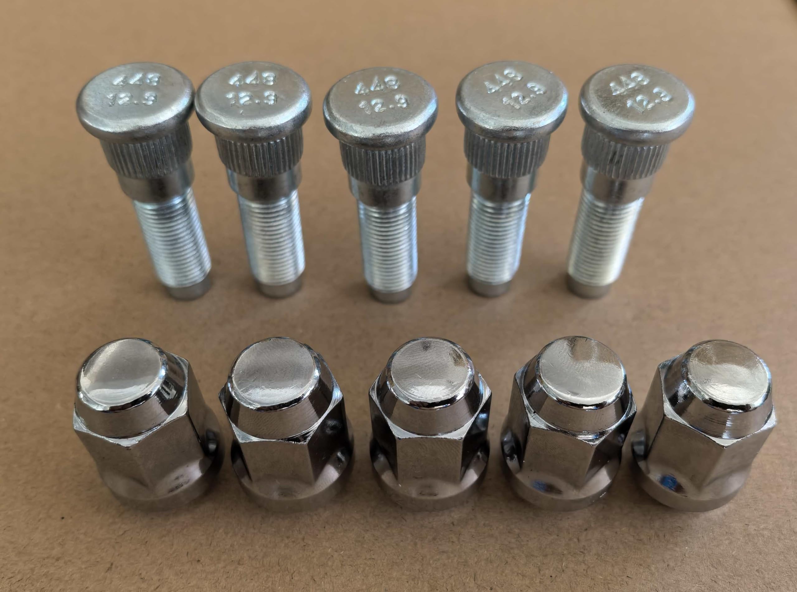 5 pernos de rueda dentados de 1/2-20 610-448 de 0.67 pulgadas. Moleteado con tuerca de lengüeta 611-122 de repuesto para Jeep Grand Cherokee Wrangler Liberty Commander Wrangler JK 07-12 Dodge Nitro