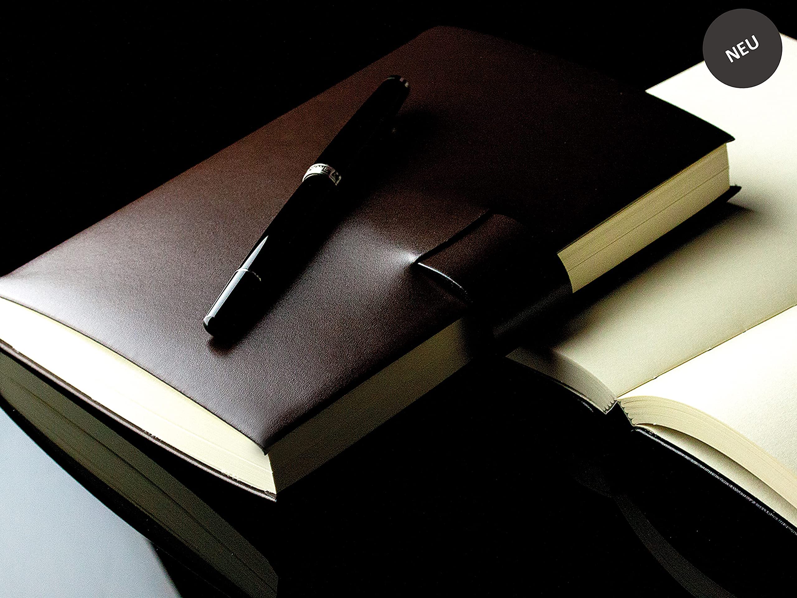DELMON VARONE - Personalisierbares Notizbuch DIN A5 gebunden in Premium Cambridge Top Grain Leder (Rindspaltleder) braun, Blanko Buch unliniert im Softcover Ledereinband mit Verschlusslasche