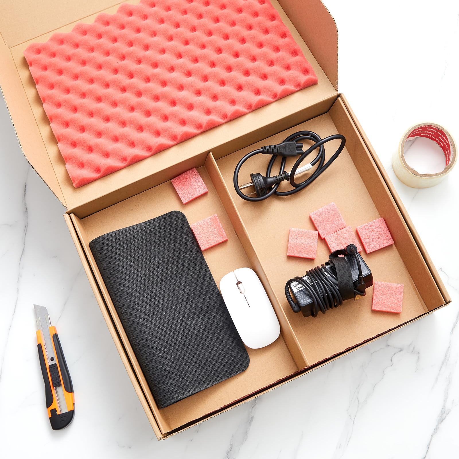 Yeaqee - Caja de envío para portátil de 16.7 x 13 x 4 pulgadas, contenedor de envío de papel kraft aspiradora con caja de cargador, 20 hojas de espuma, marco, 2 acolchados de espuma para embalaje