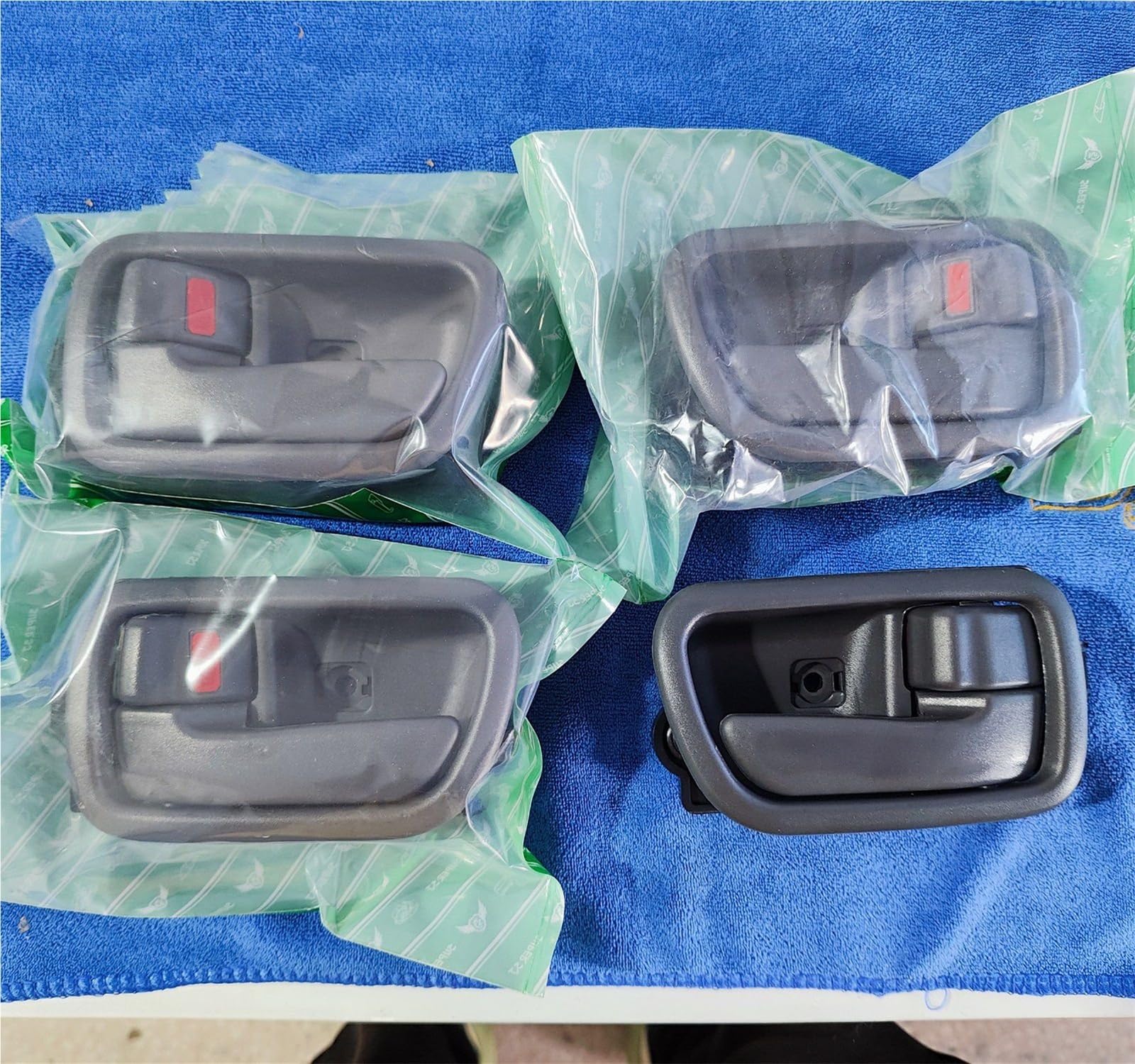 Dla Toyota Dla Avensis 1997-2003 Zamiennik Klamki Wewnętrznej Uchwyt Wewnętrzny Do Drzwi Części Zamienne Klamka Wewnętrzna Samochodu(Front Right)