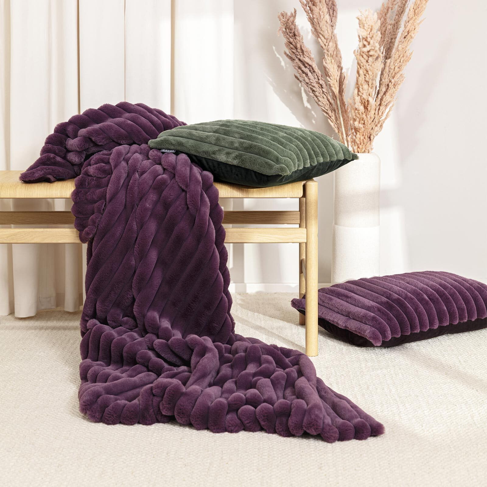 MAGMA Raya, aubergine