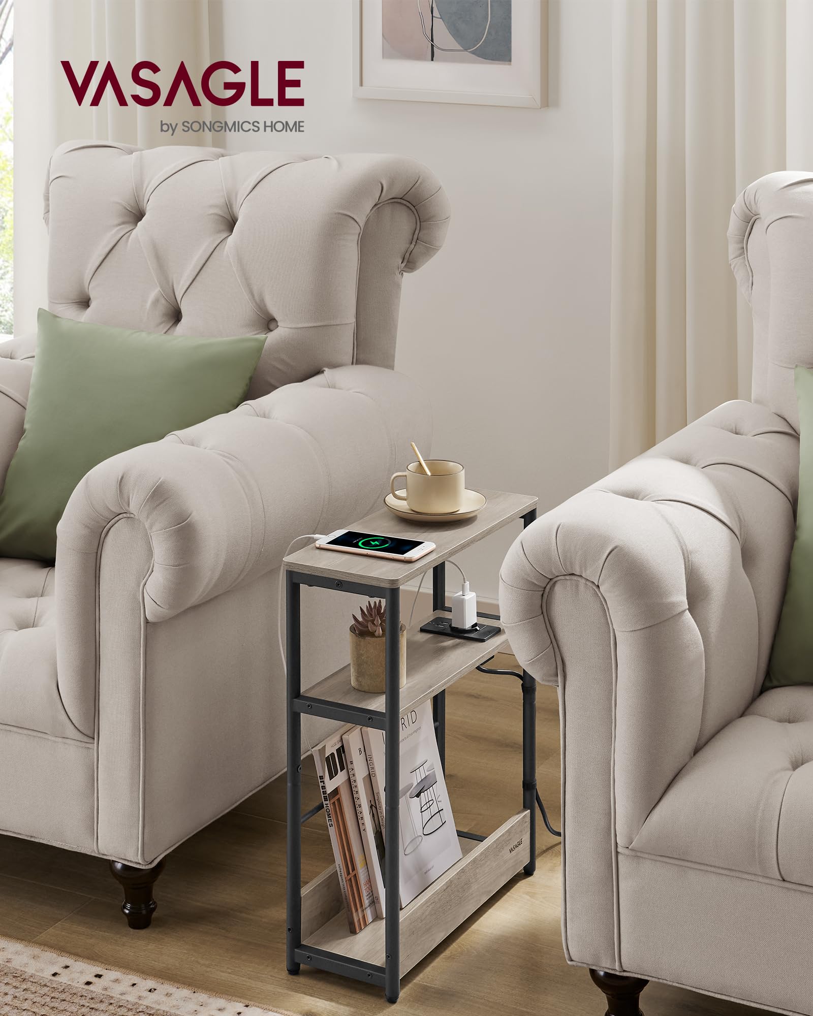 VASAGLE Table d’Appoint Fine avec Multiprise, Table de Chevet à 3 Niveaux, Bout de Canapé, pour Petits Espaces, Porte-Magazines, Salon, Chambre, Bureau, Grège Chiné et Noir d'encre LET335K05