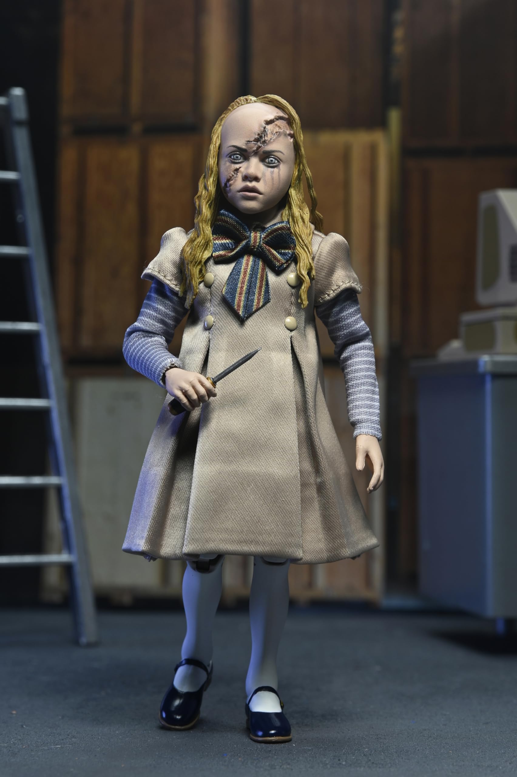 NECA - M3GAN - 20,3 cm große bekleidete Actionfigur