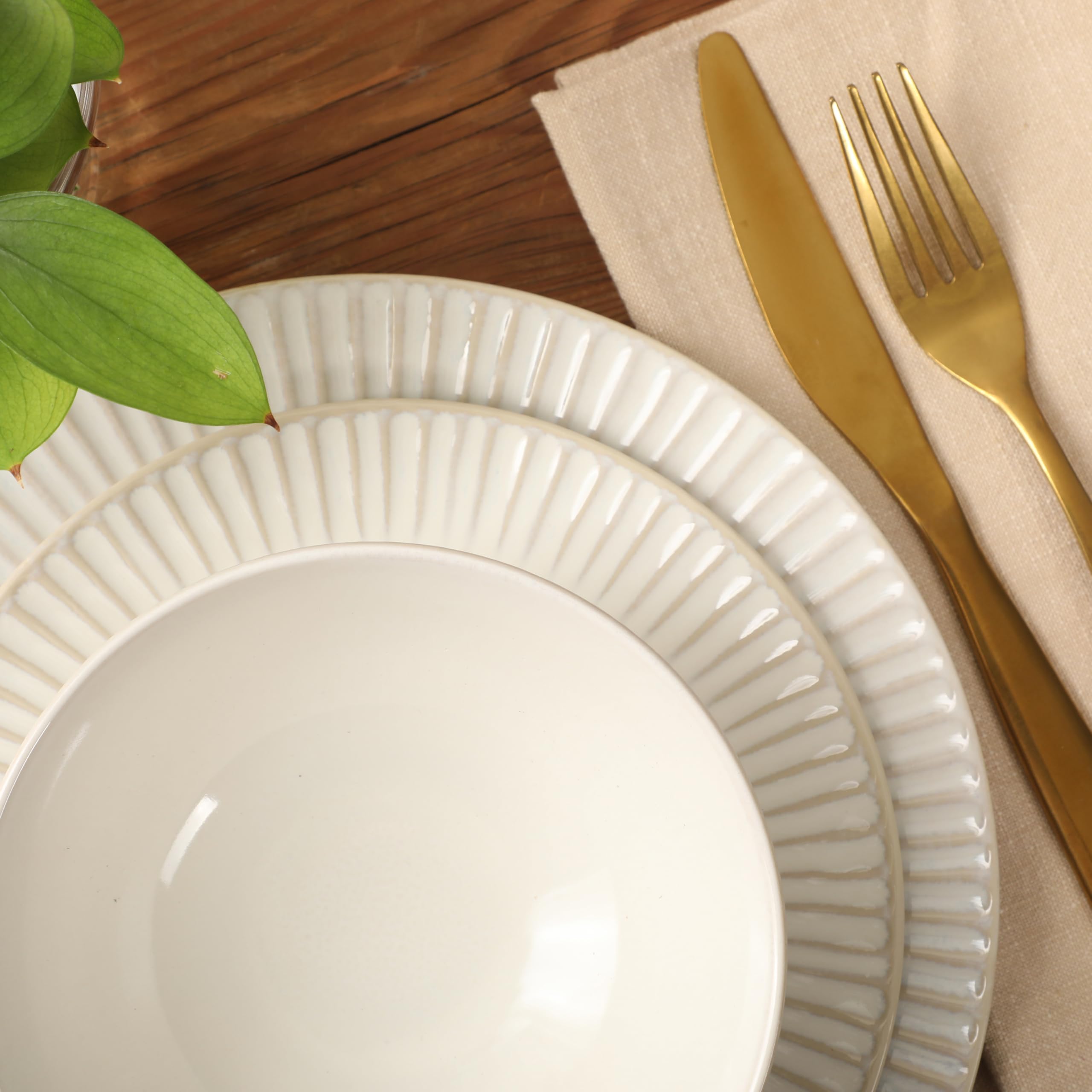 Gibson Elite Soleil Geschirr-Set aus Steingut, für 4 Personen, Teller und Schüsseln, Leinen, Weiß, 12-teiliges Set mit Speisetellern, Salattellern und Schüsseln