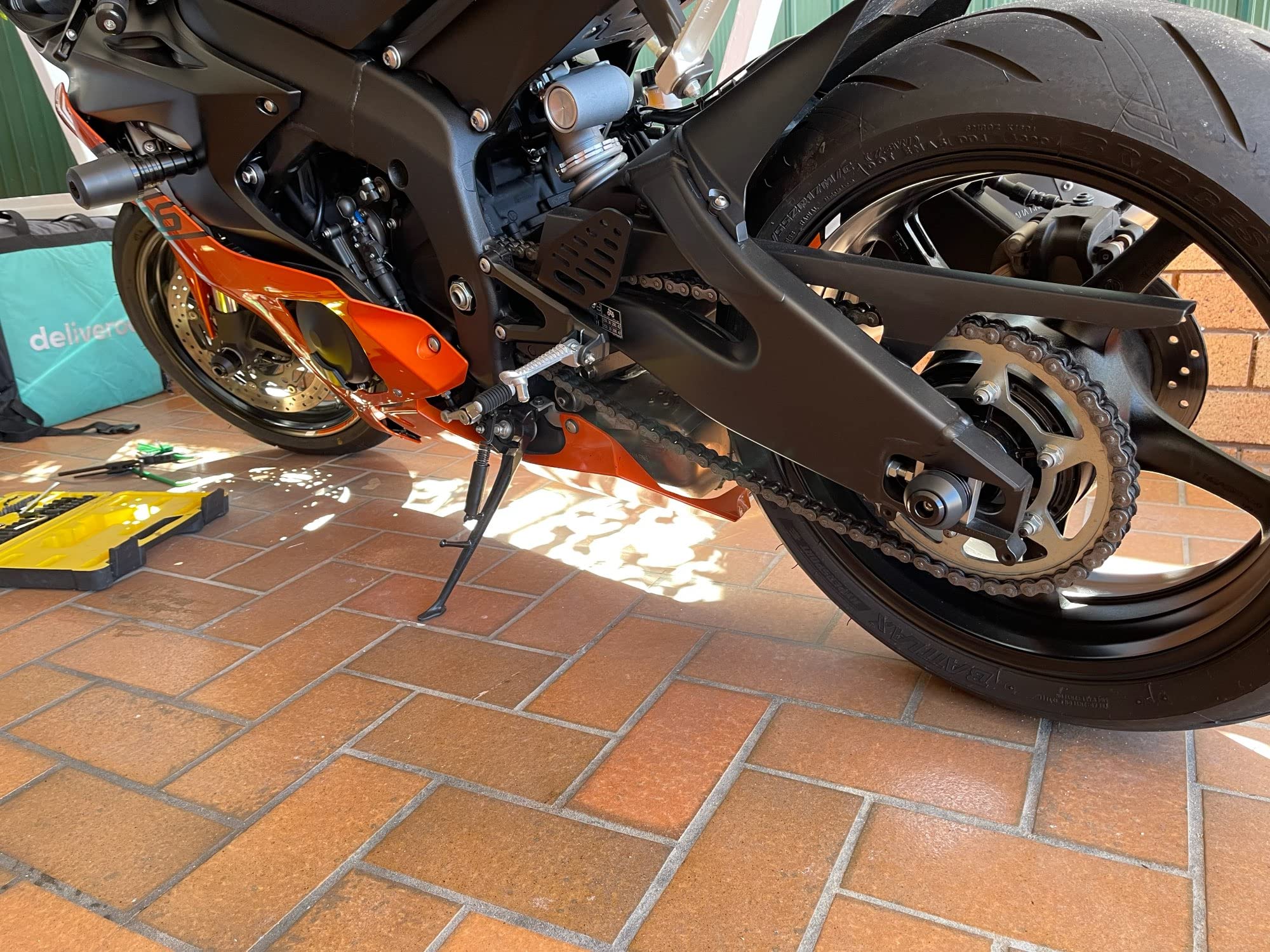Protección de marco deslizante compatible con MT09 XSR900 MT07 XSR700 MT10 FZ09 FZ07 FZ10 TRACER 900 Eje de rueda delantera y trasera Horquilla Brazo oscilante CNC de aluminio para choque (Negro, MT