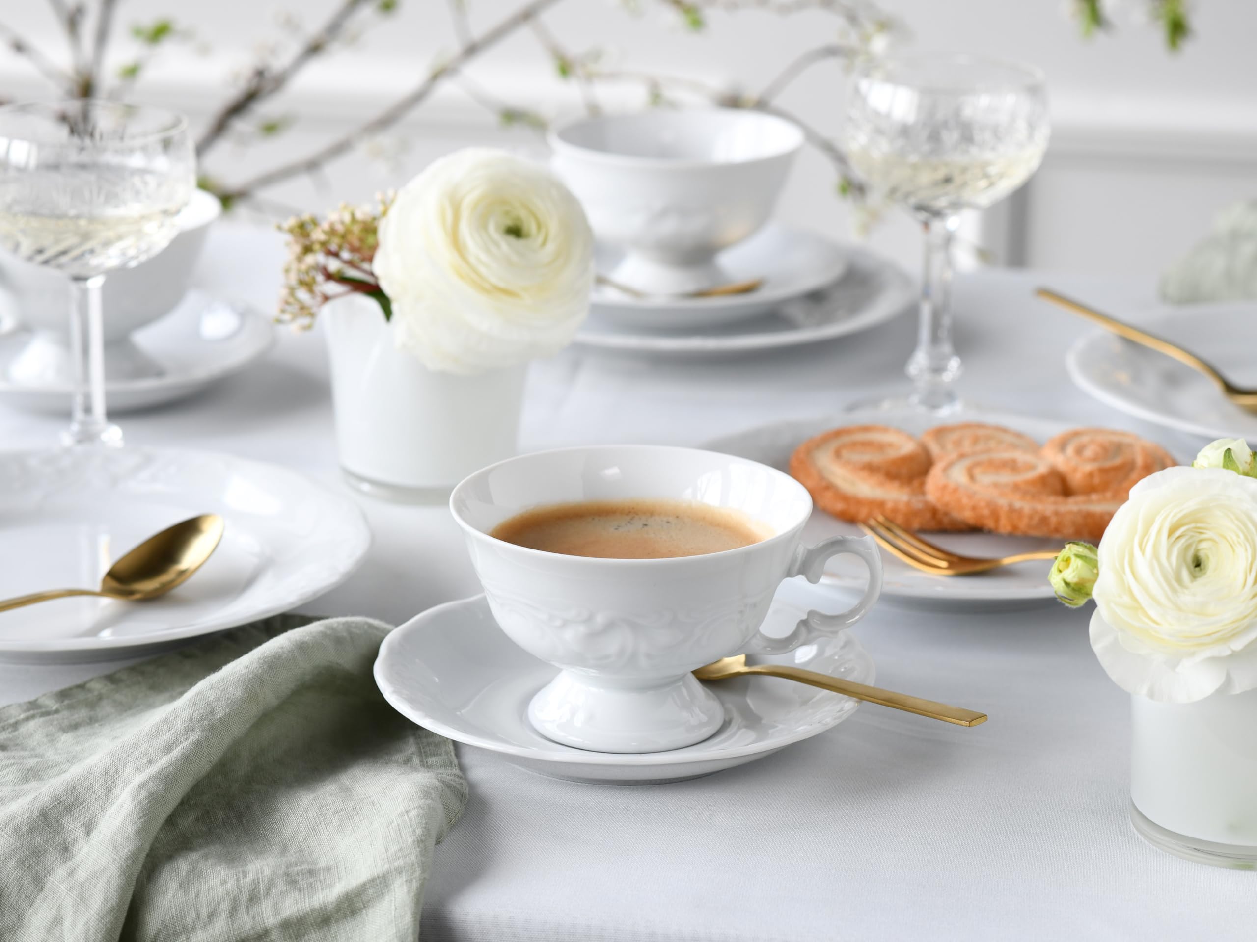 CreaTable, 24622, seria Frederike biały, 18-częściowy zestaw naczyń dla 6 osób, porcelanowy serwis do kawy, nadaje się do mycia w zmywarce i używania w kuchence mikrofalowej, wyprodukowano w Europie