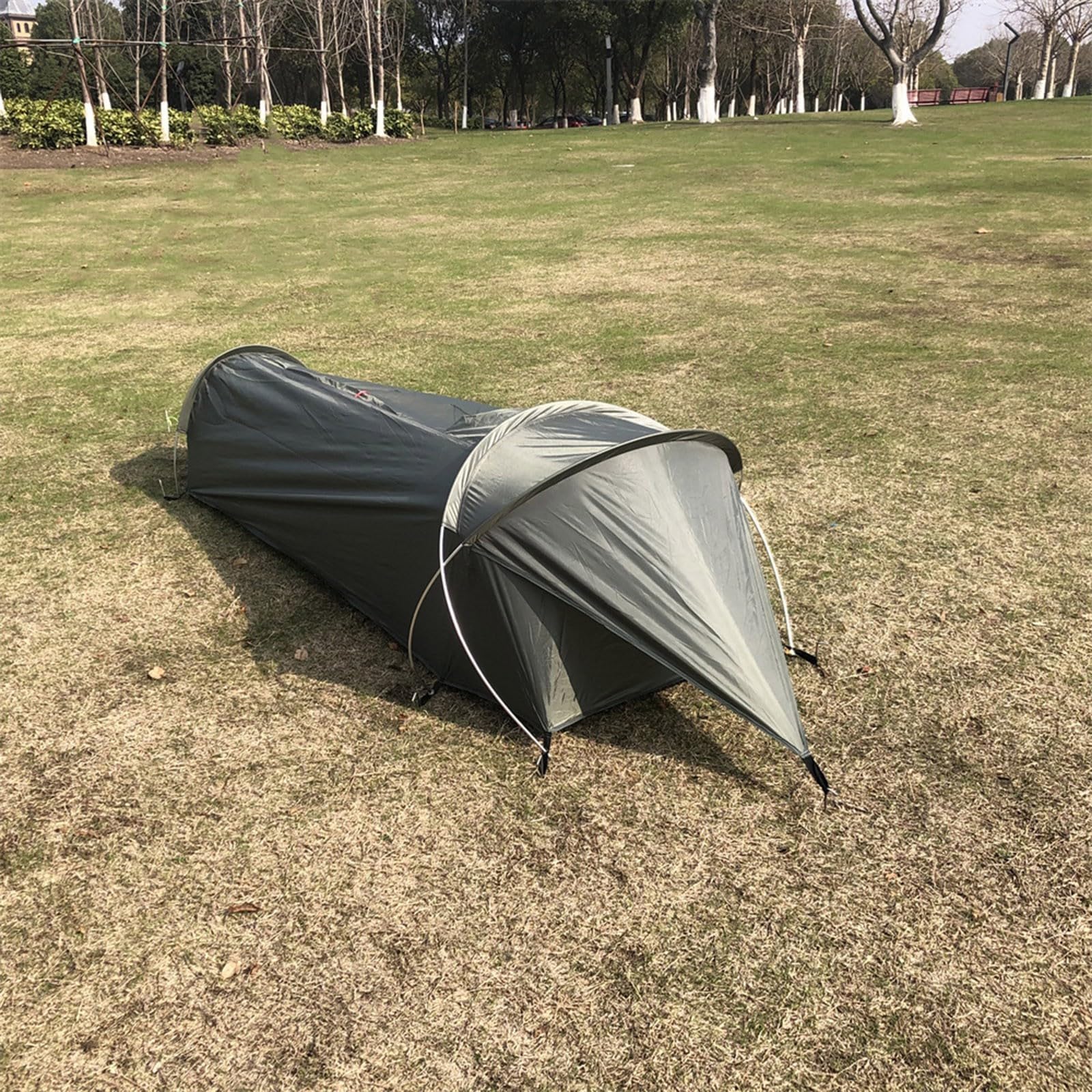 Tenda da campeggio per una sola persona per zaino in spalla ed escursionismo, riparo impermeabile con pali in alluminio, ventilazione a rete, sacco da bivvy compatto da viaggio