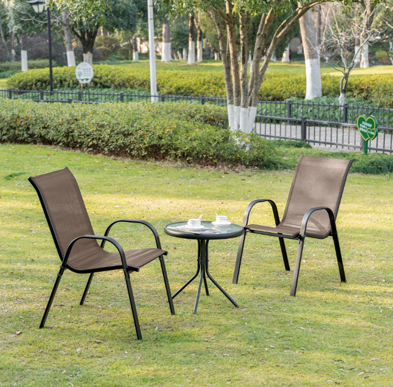 Sillas de jardín apilables de textilene – Pack de 4 con reposabrazos; Estructura metálica Resistente, Transpirables y fáciles de Limpiar para terraza y balcón, Color marrón