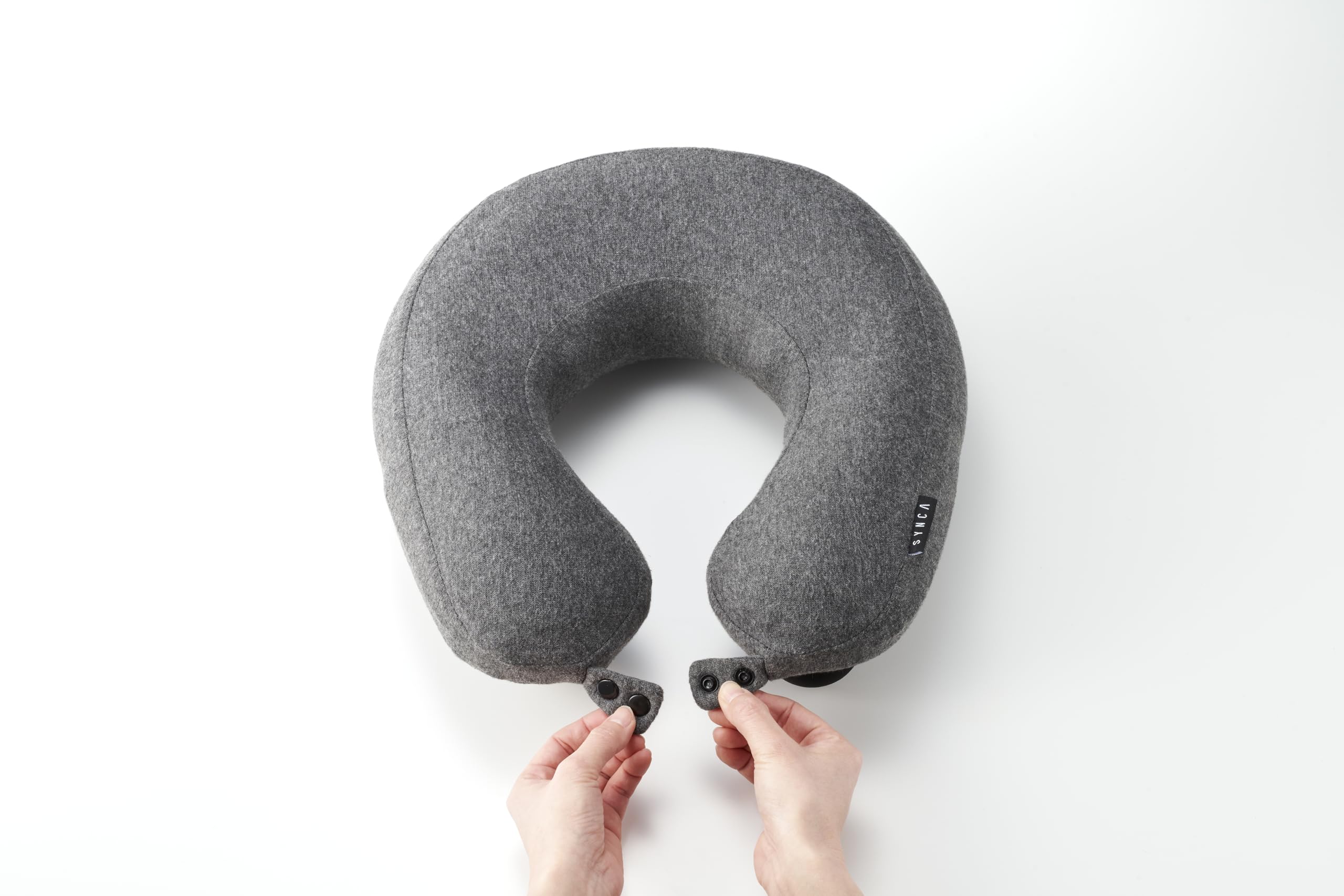Synca Wellness NekMo Reisekissen mit entspannender Massagefunktion