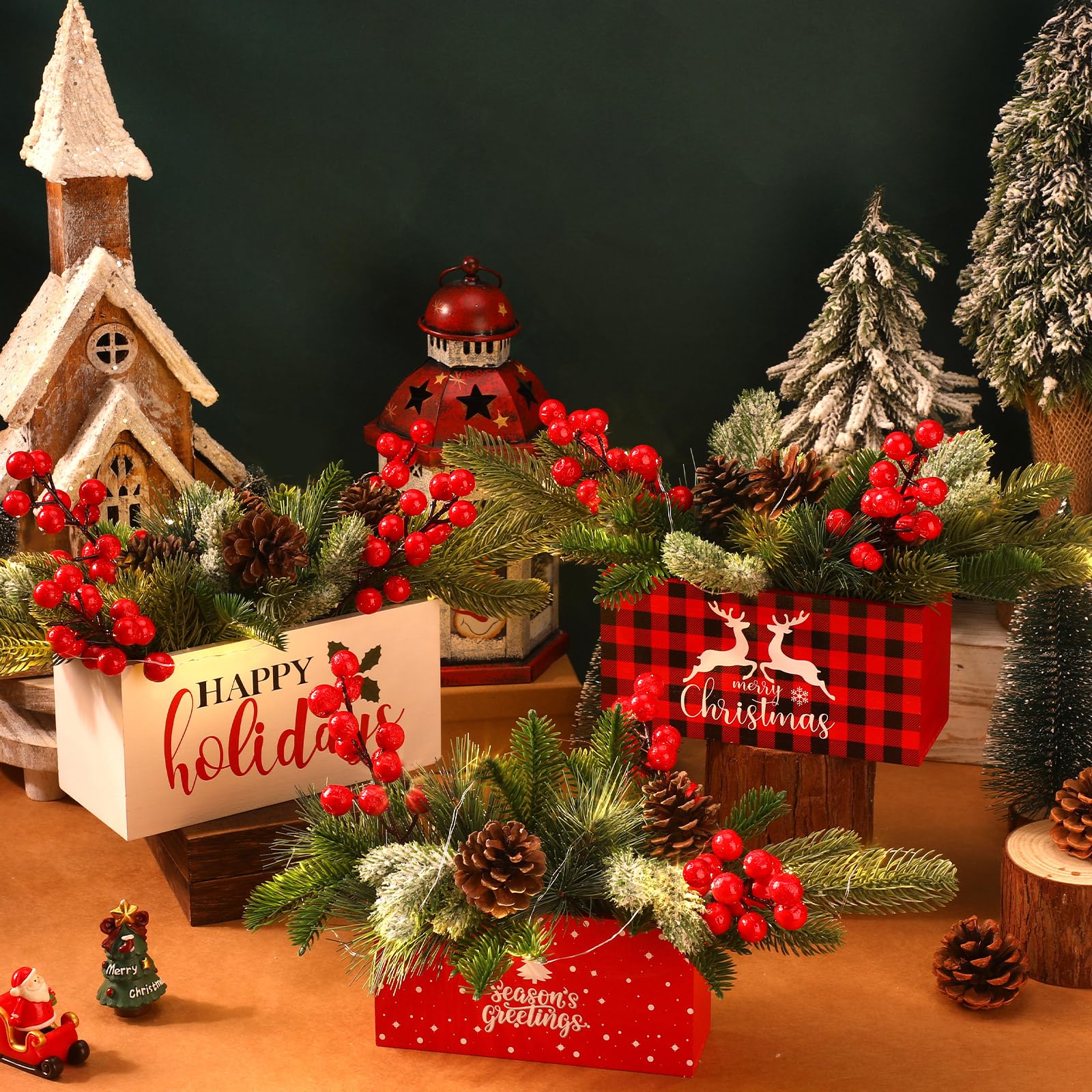 Hotop Lot de 3 centres de table de Noël avec lumières LED - 94 branches enneigées artificielles - houx et pomme de pin - Baies avec boîte en bois pour la ferme, les vacances, Noël, l'hiver, la