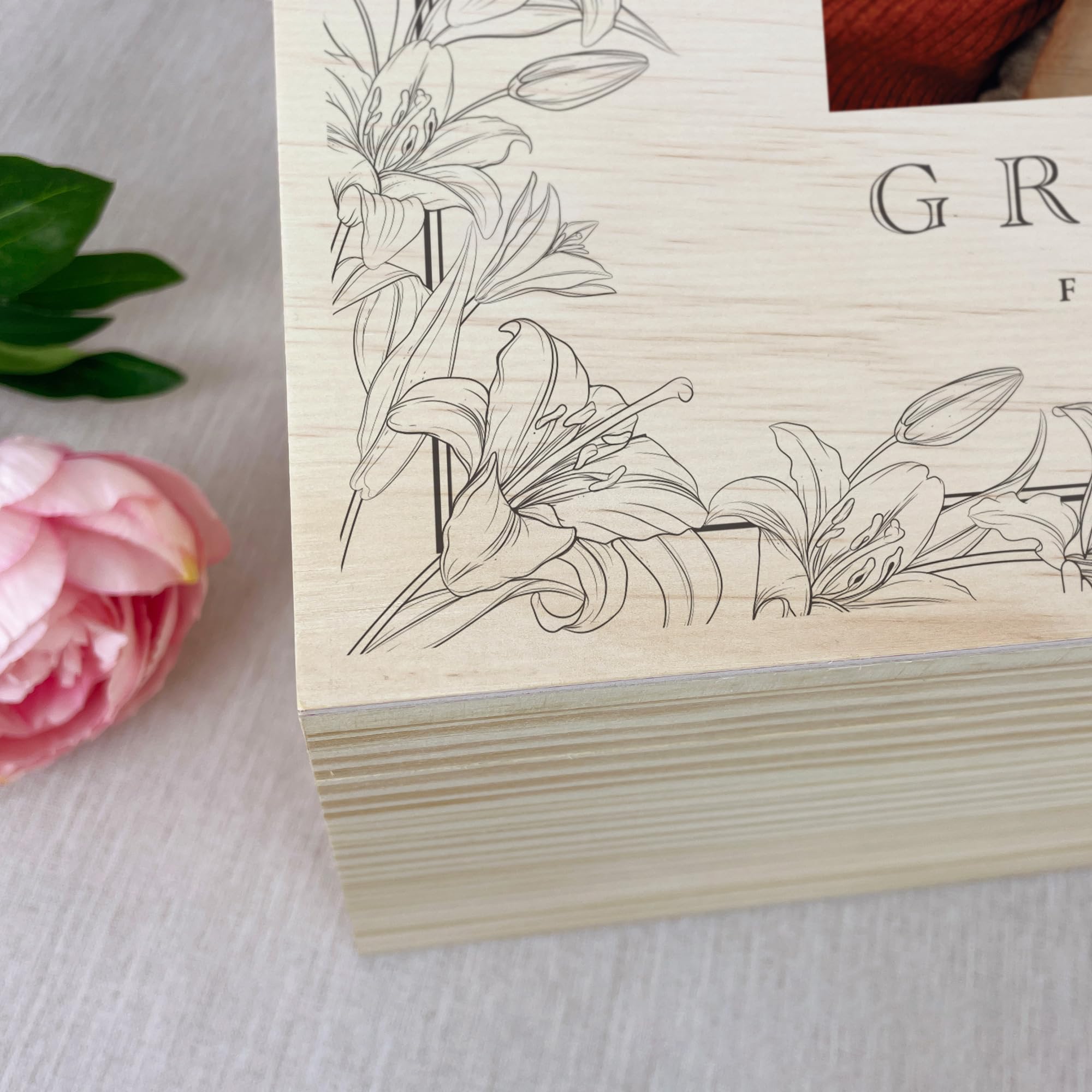Caja de recuerdos personalizada con foto de lirio de pino | texto personalizado y foto | regalo de cumpleaños, regalo de aniversario, regalo de duelo, recuerdo conmemorativo, regalo para ella | 36 x