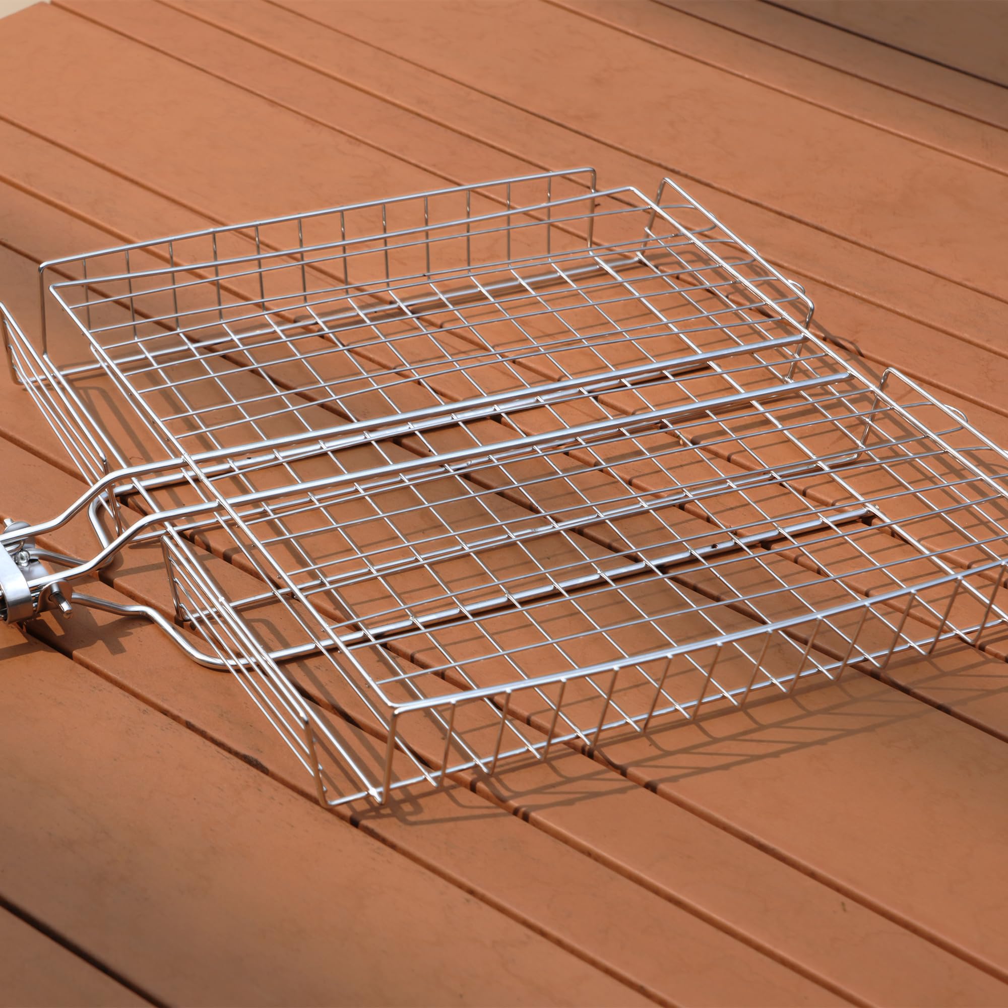 Monument Grills Edelstahl-Grillkörbe A115 für BBQ, mit abnehmbarem Griff, gleichmäßiges Erhitzen für Fisch, Gemüse, Burger, Camping & Kochen im Freien, 65 x 34,3 x 4,7 cm