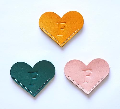 Marcapáginas de cuero de grano completo, marcadores personalizados con iniciales para leer, marcadores de esquina hechos a mano en forma de corazón