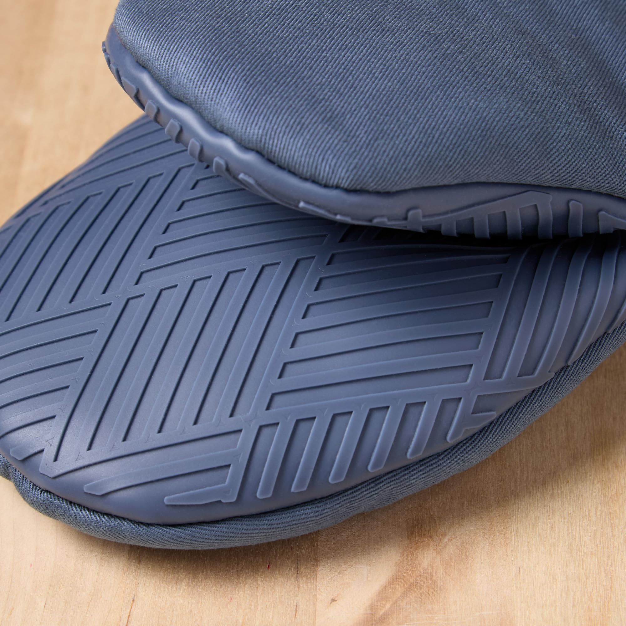 Basketweave - Juego de 2 manoplas de horno de silicona suave, resistentes al calor hasta 500 °F, silicona flexible, agarre antideslizante, azul, 5.5 x 8 pulgadas 3