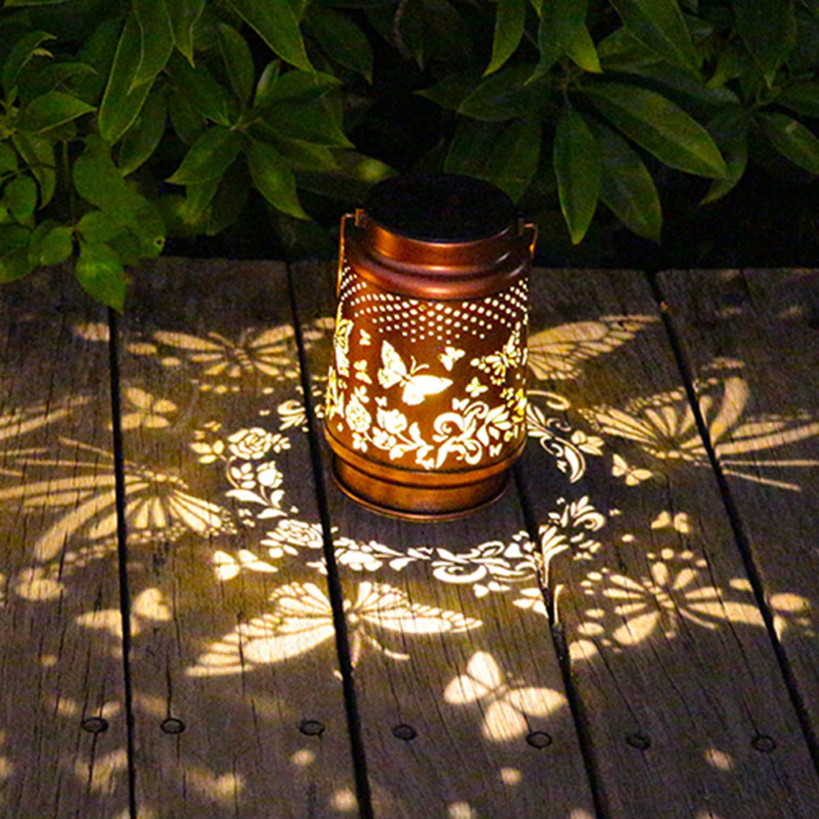 Confezione da 2 lanterne solari a forma di farfalla, da appendere, impermeabili, in metallo, decorazione da giardino, graziose decorazioni per patio, cortile, paesaggio, festival