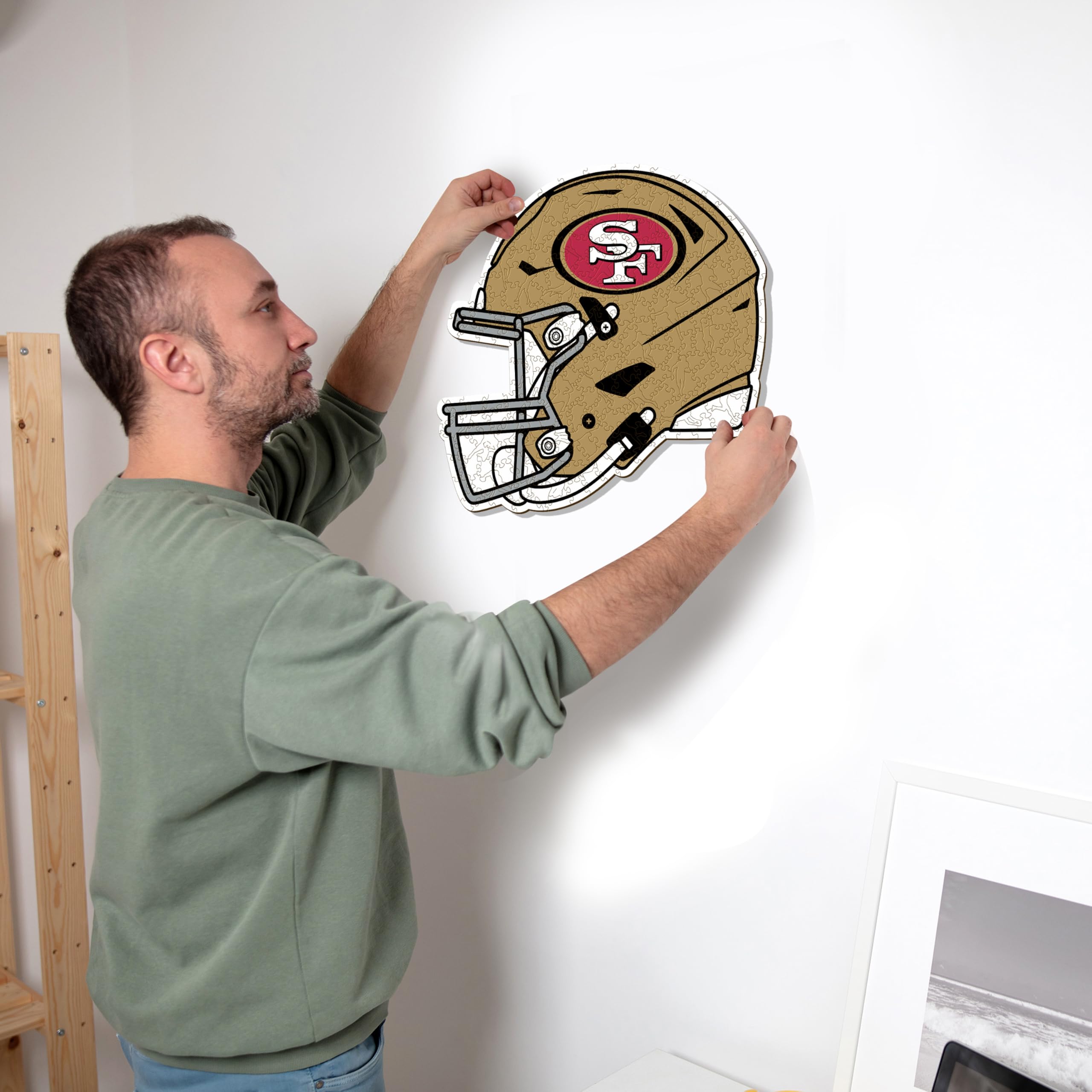 Iconic Puzzles – Helm San Francisco 49ers, offiziell Lizenziertes NFL-Holzpuzzle, 100% nachhaltig, Geschenk für Erwachsene und Kinder, Größe L, 500 Teile