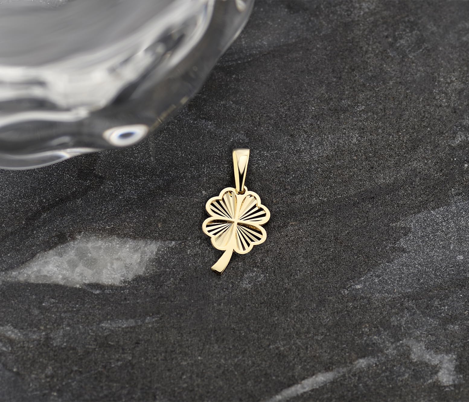 LAMUR Gold Anhänger 585 Damen – Eleganter 14K Echtgold Schmuck Anhänger für Halskette – Zeitloser Goldschmuck Geschenk für Frauen