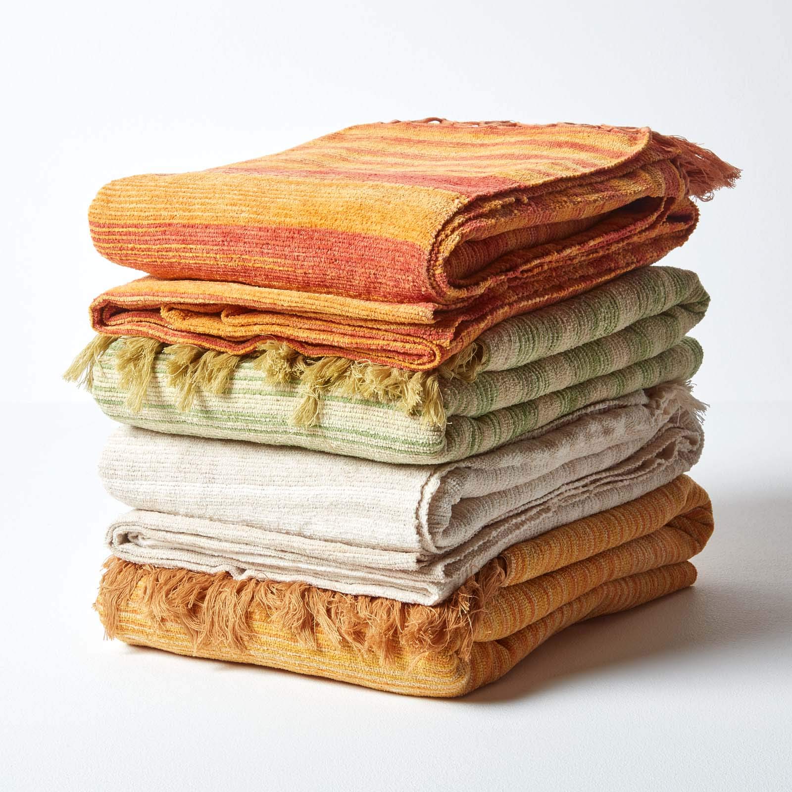 Homescapes Chenille-Tagesdecke, rost-orange, Wohndecke 220 x 240 cm, Sofaüberwurf/Plaid aus 100% Baumwolle mit Fransen, orange gestreift