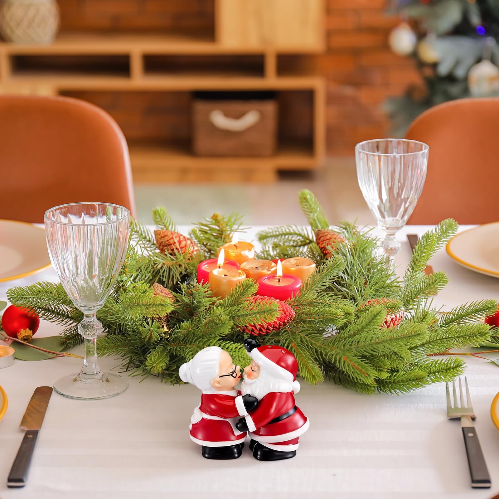 Remerry Mr. and Mrs. Santa Set di saliera e pepiera, in ceramica, con Babbo Natale che si baciano e la signora Claus, decorazione per la cucina delle vacanze in campagna, decorazioni da tavola e