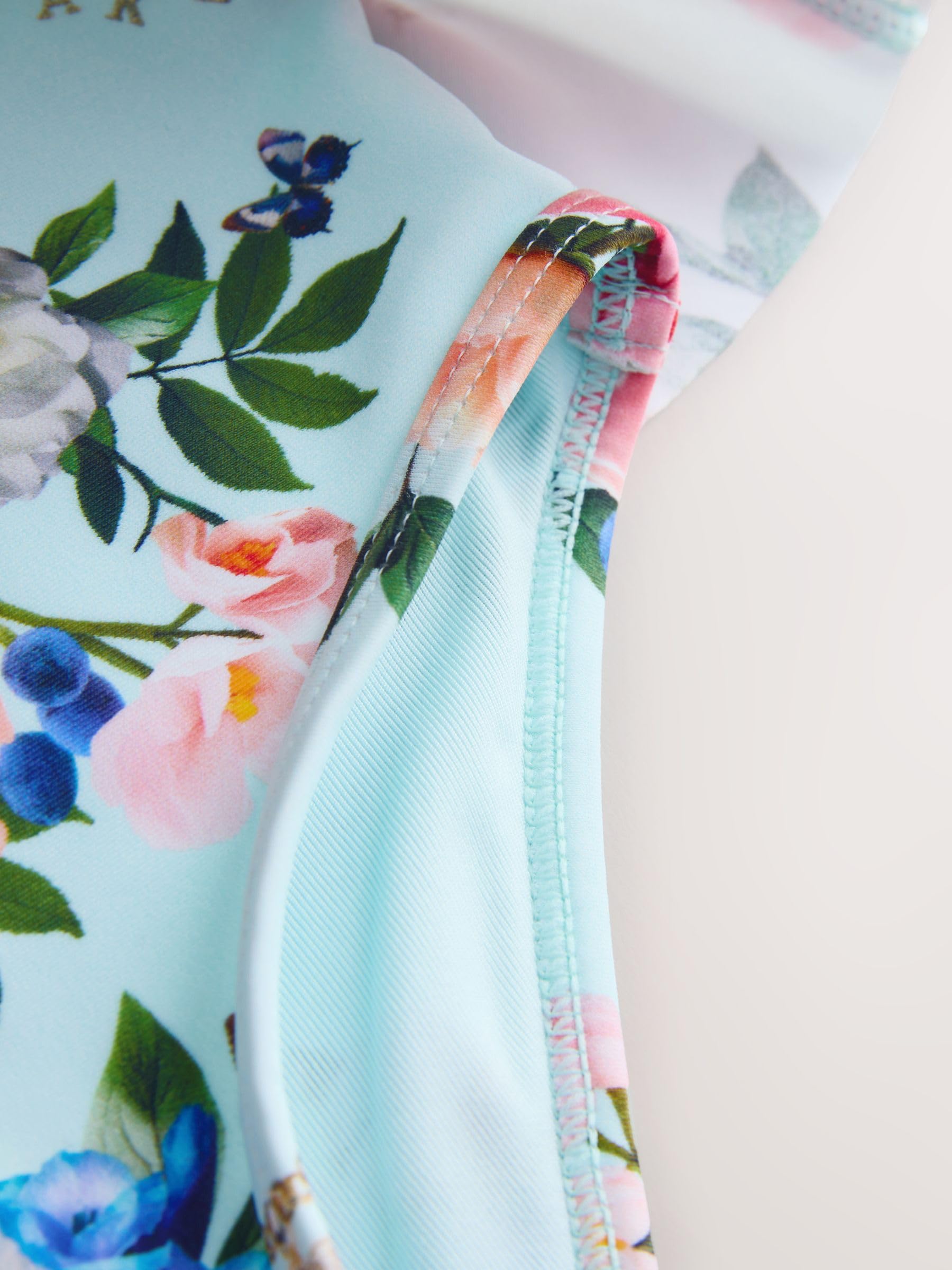 Młodsze dziewczynki Strój kąpielowy z długim rękawem i falbanką przy baskince Baker By Ted Baker